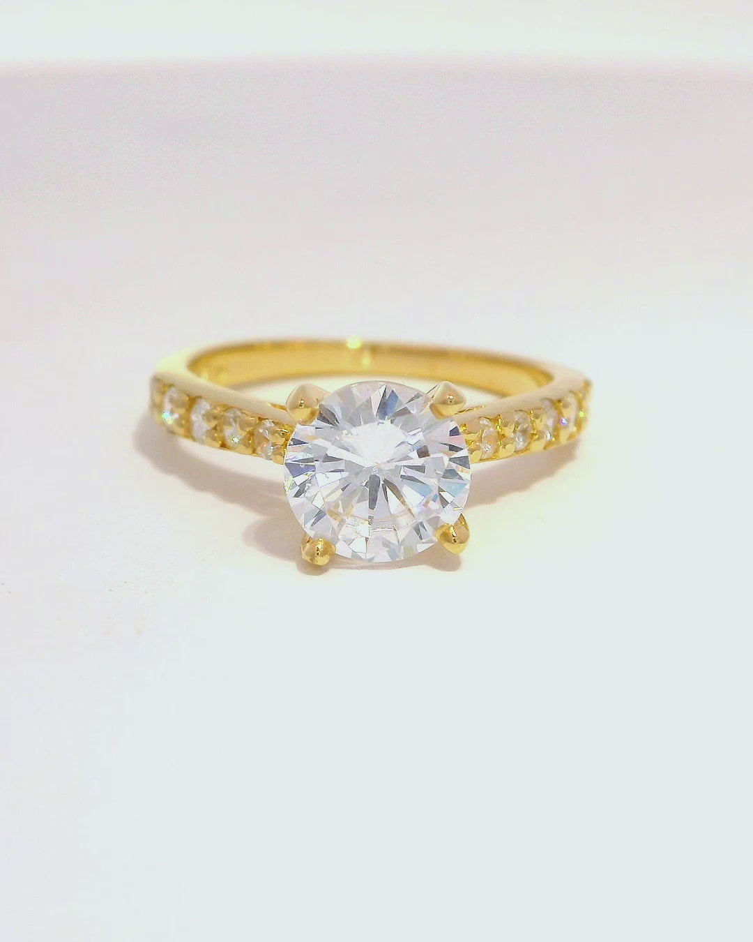 Anillo de compromiso insignia en oro amarillo 18k ley