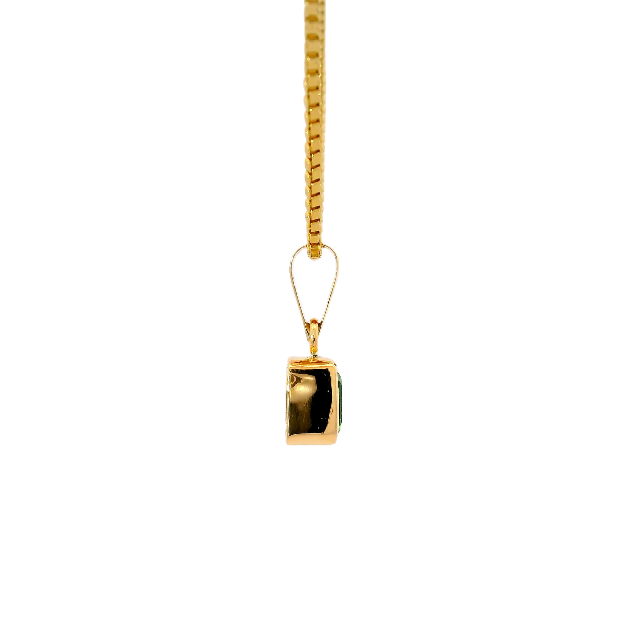 Colgante con esmeralda en oro amarillo 18k ley