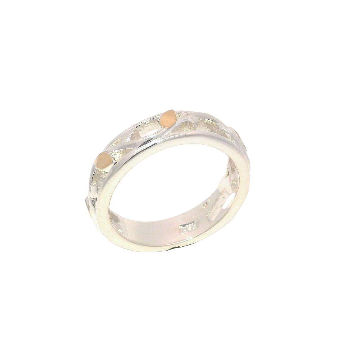 Anillo con detalles elegantes en plata con oro