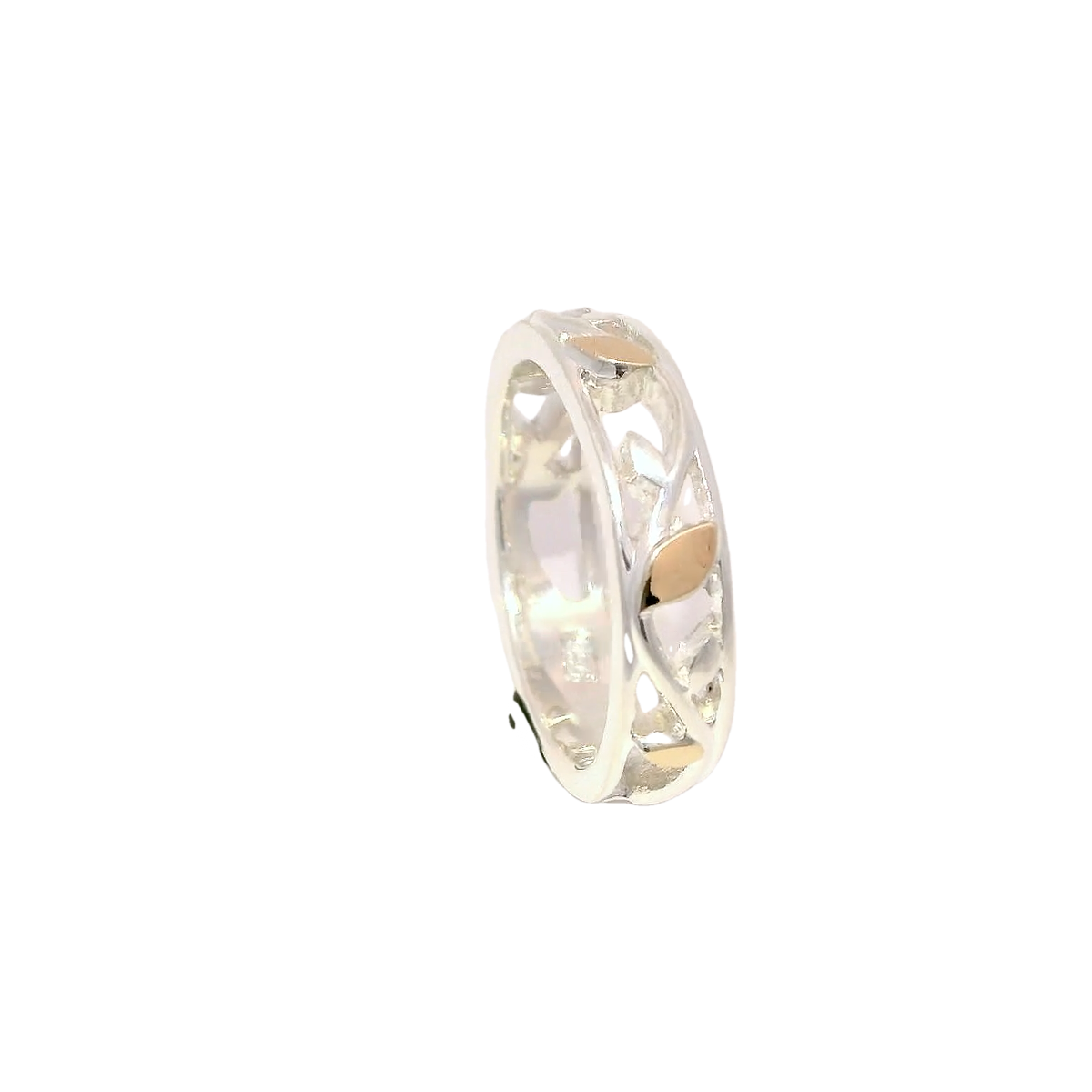 Anillo con detalles elegantes en plata con oro