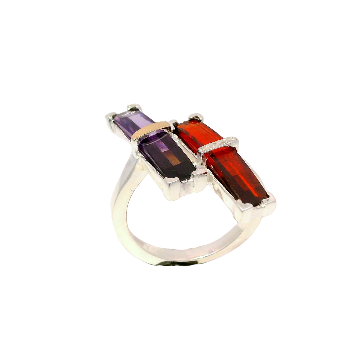 Anillo de plata con oro de zircones granates y morados