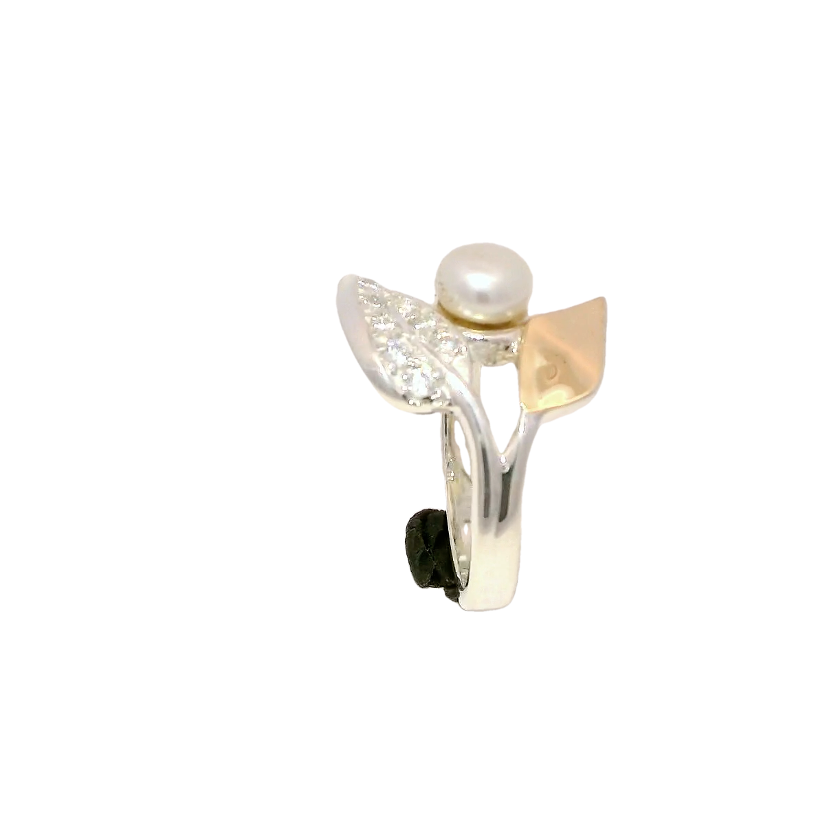 Anillo elegante con perla y zircones blancos en plata con oro