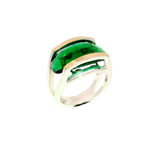Anillo con zircón color esmeralda elegante en plata con oro