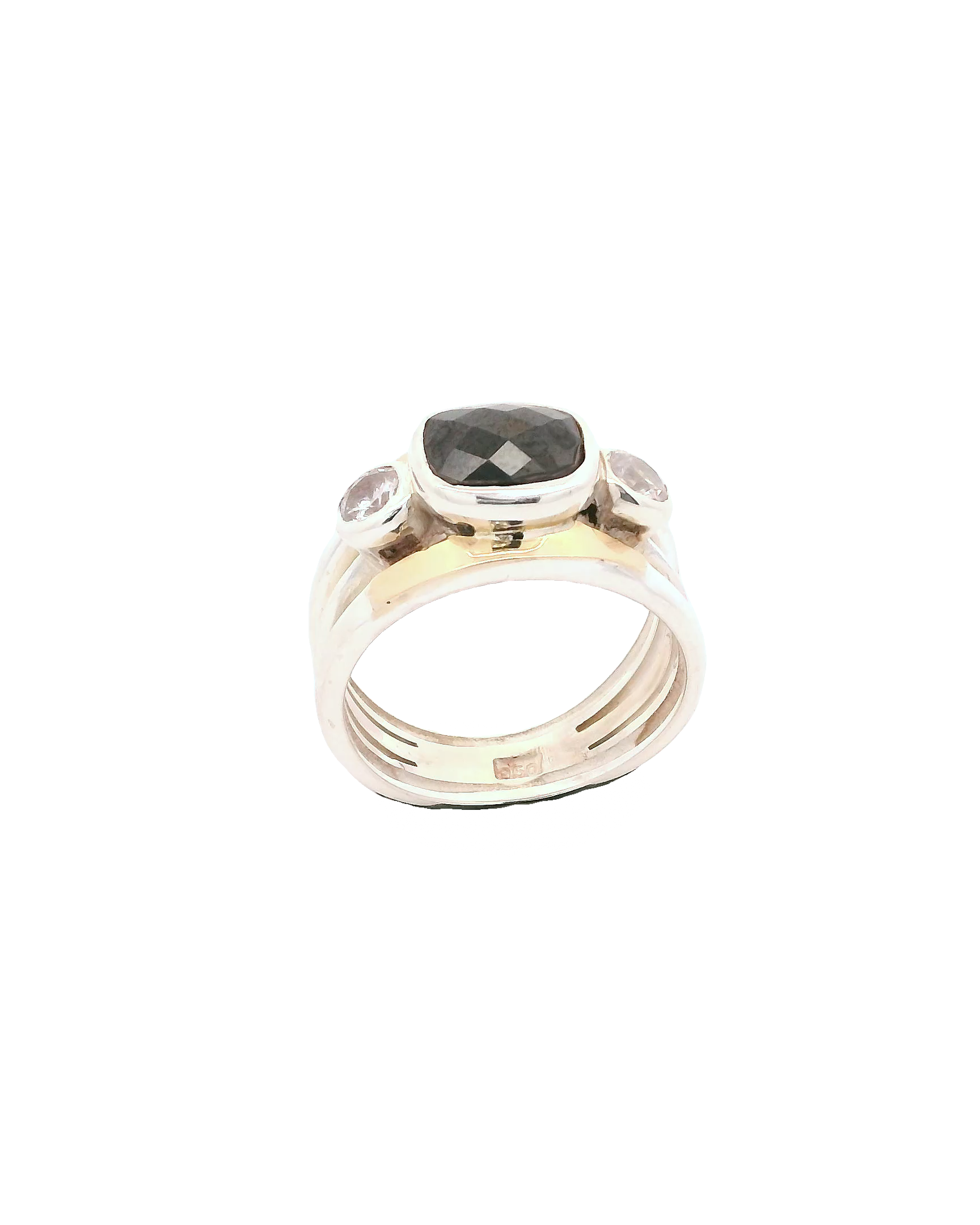 Anillo elegante con piedras preciosas