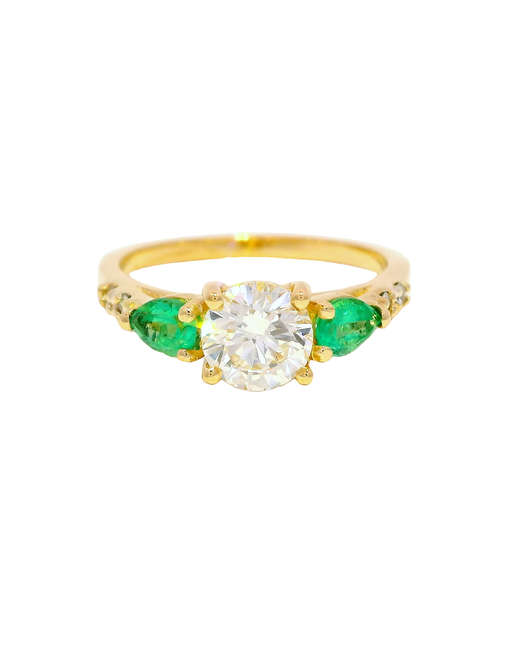 Anillo de compromiso con diamantes y esmeraldas