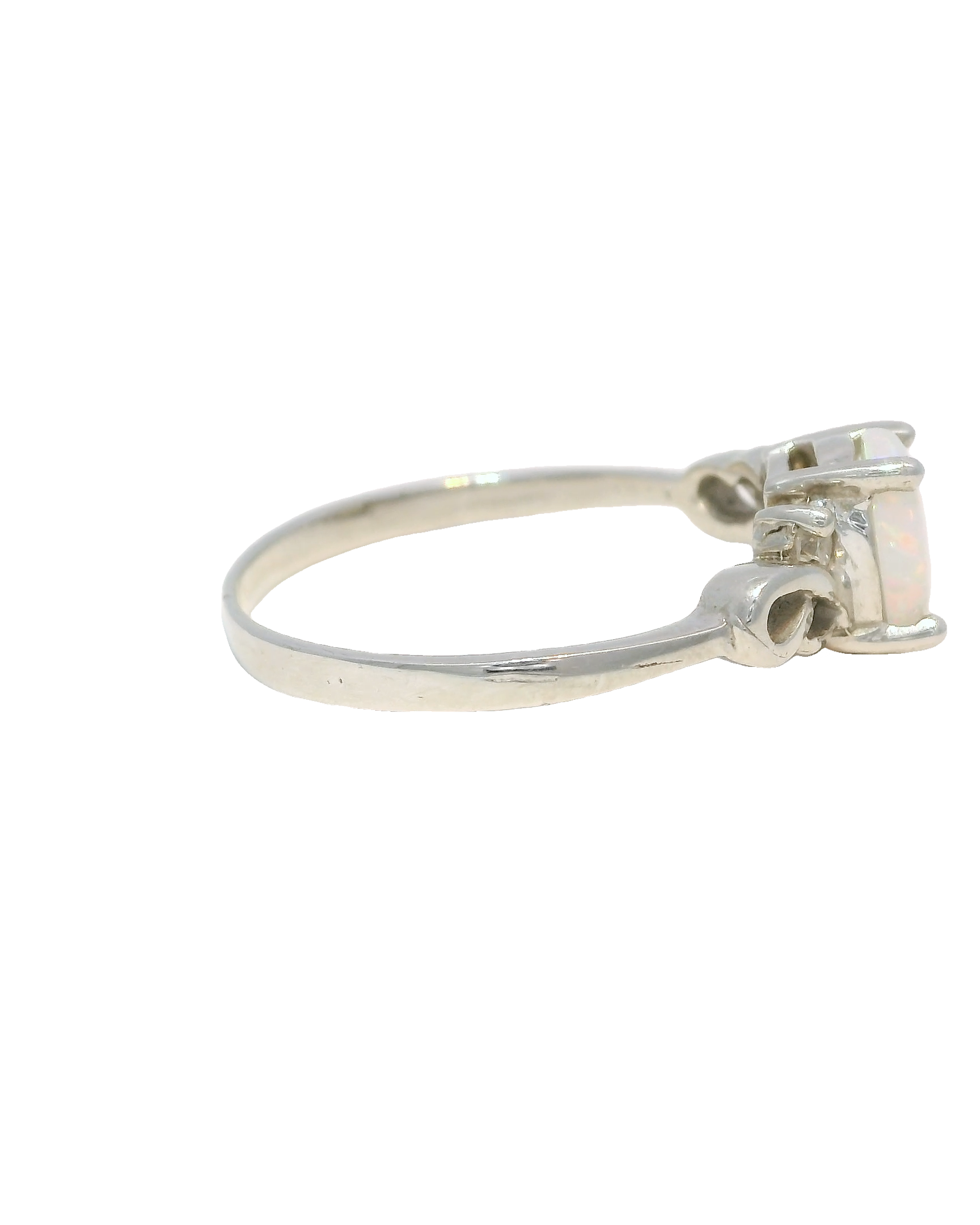 Anillo de compromiso en oro blanco 18k ley con ópalo australiano natural