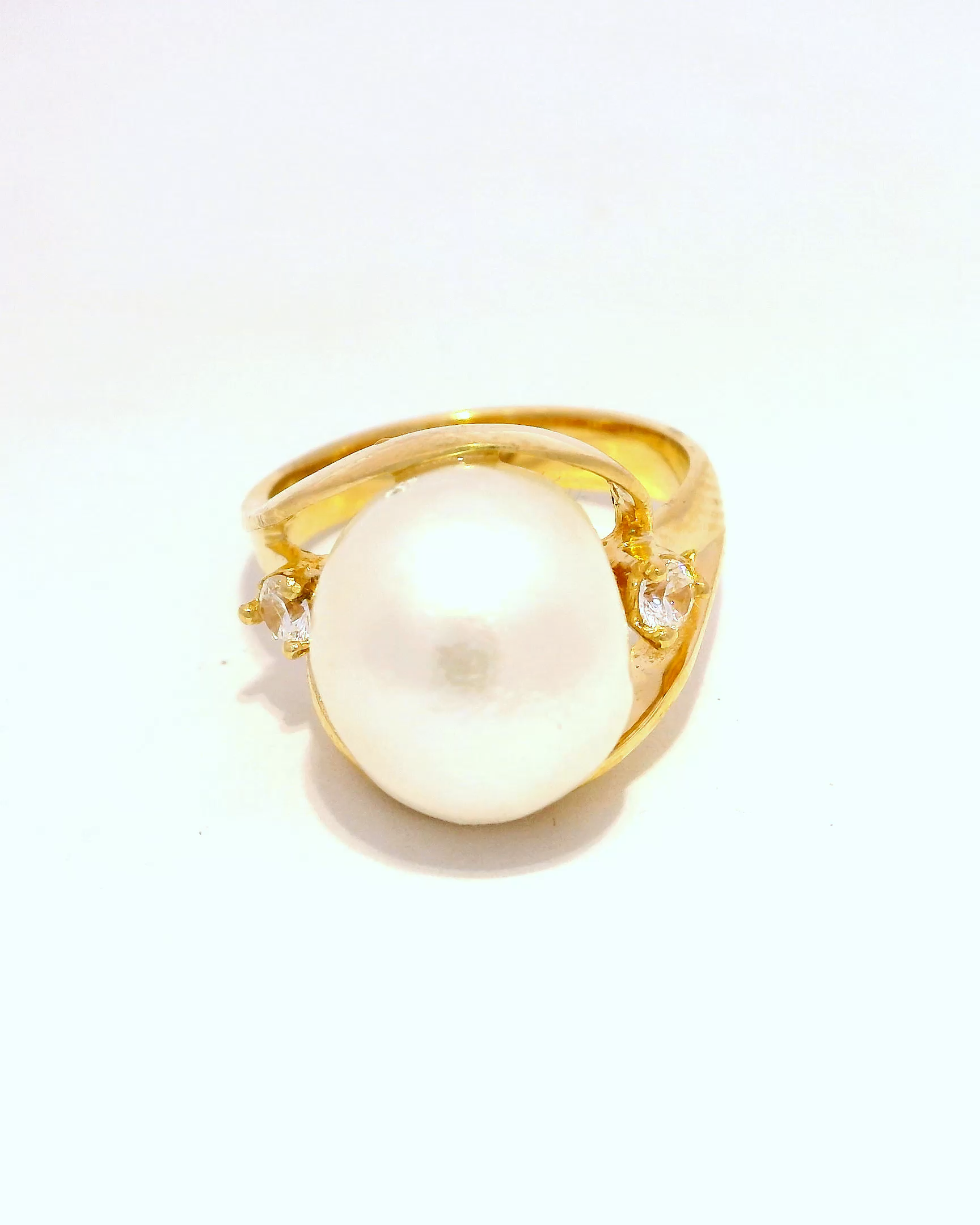 Anillo de oro amarillo 18k ley con perla elegante
