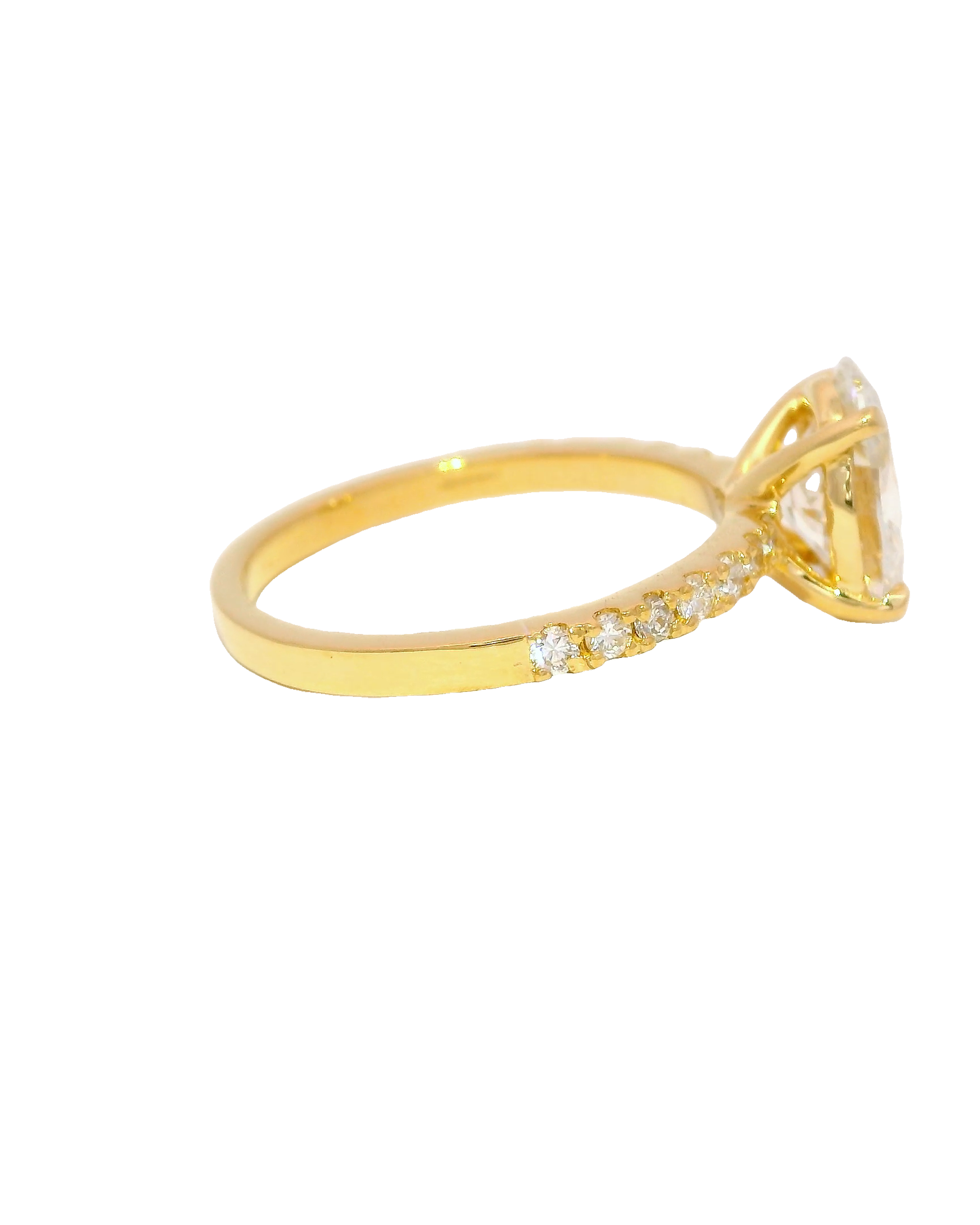Anillo de compromiso en oro amarillo 18k ley con diamante oval de 1.5kt