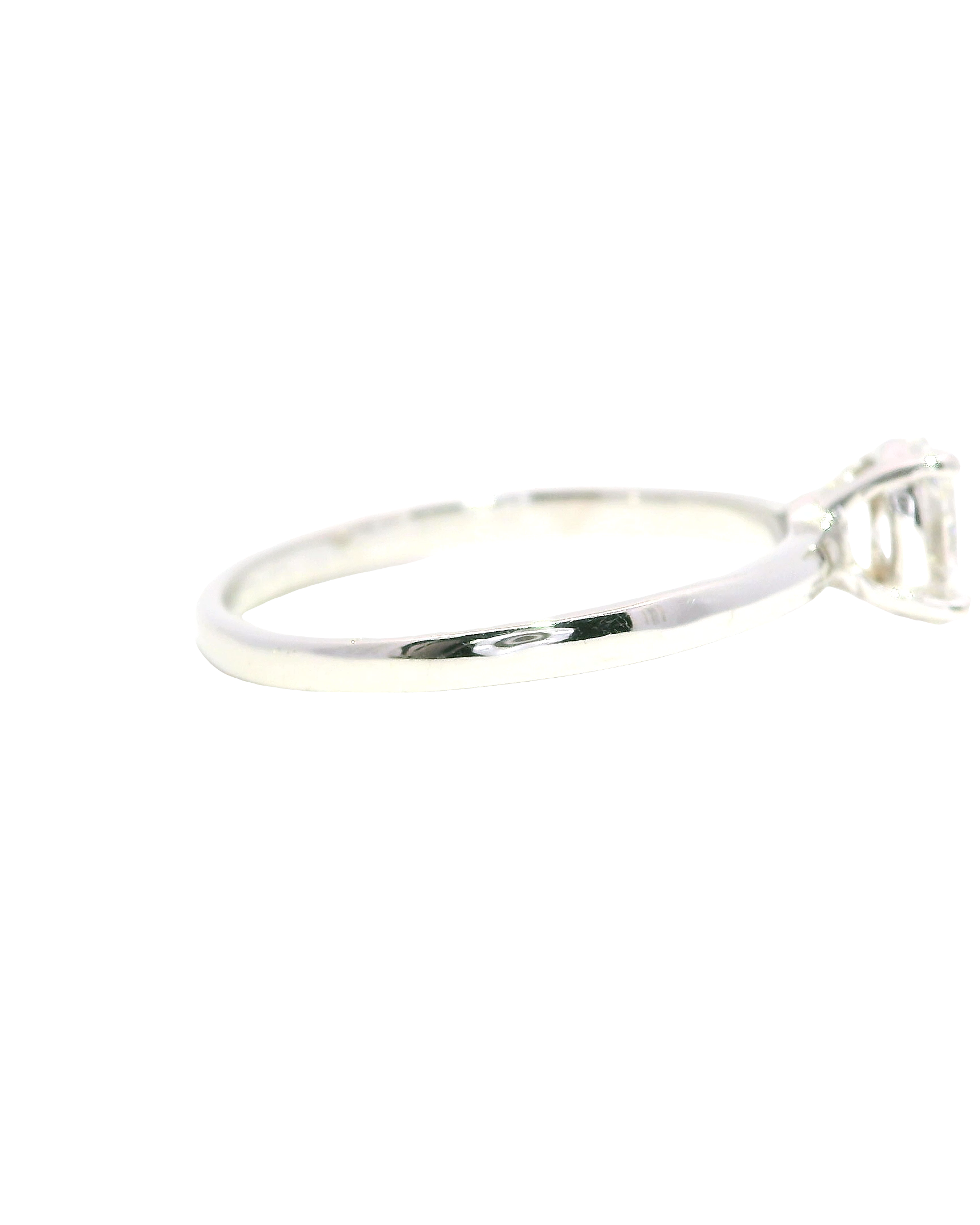 Solitario Oro Blanco 18k Ley con Diamante Oval