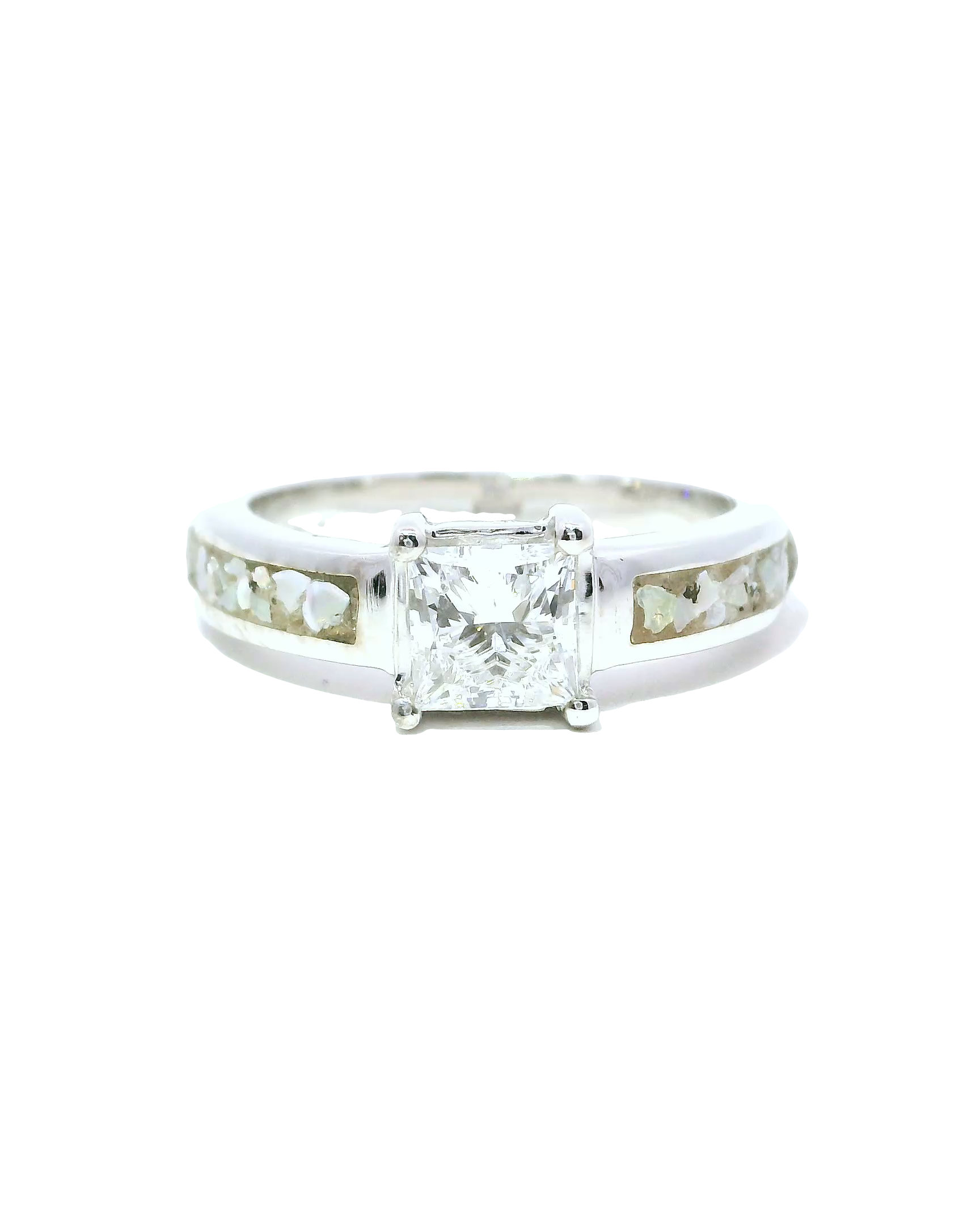 Anillo Solitario en Oro blanco 18k Ley con Diamante de 0.70cts y Opalo Granulado