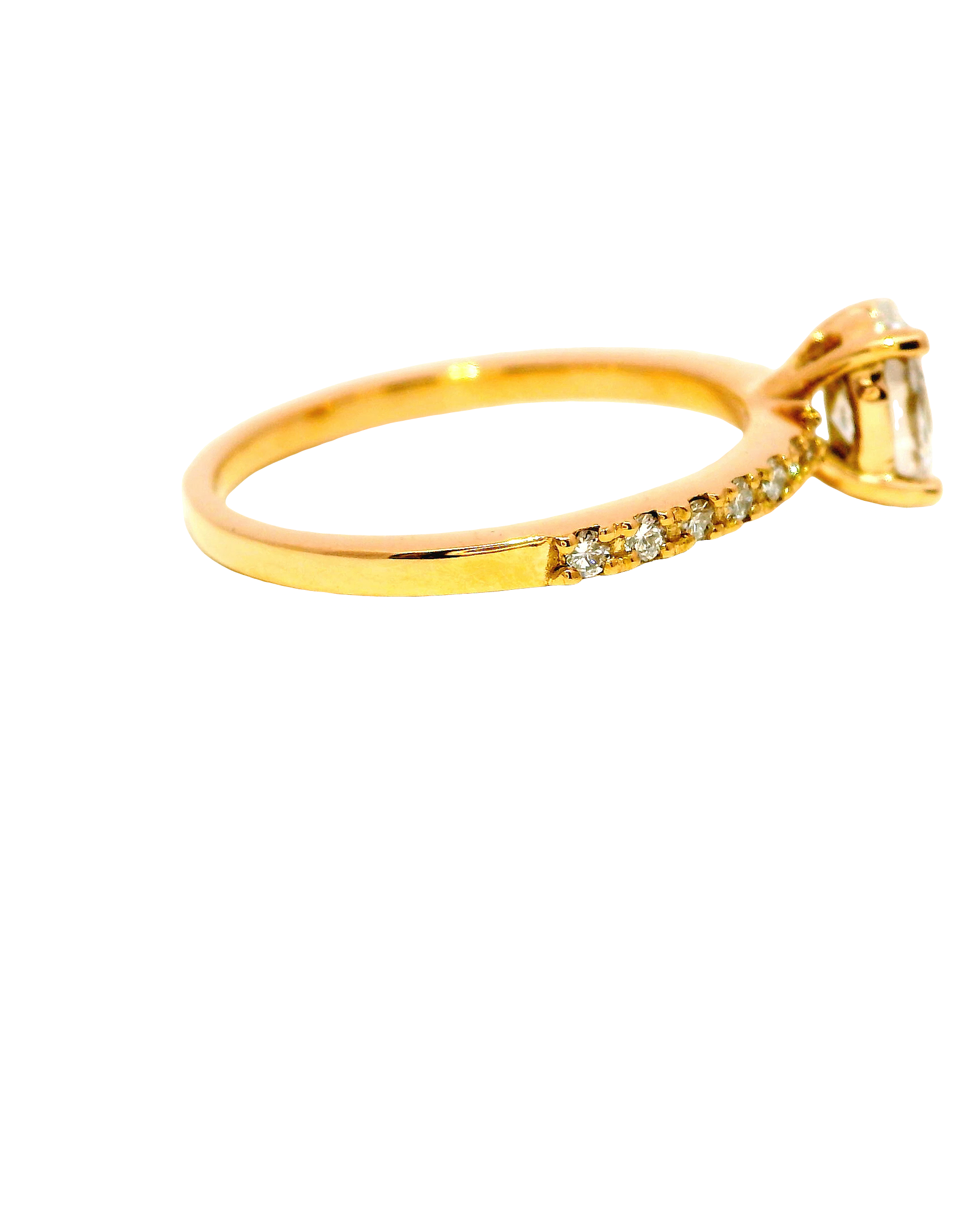 Anillo de Compromiso en Oro Amarillo Oval Brillante 0.50 cts
