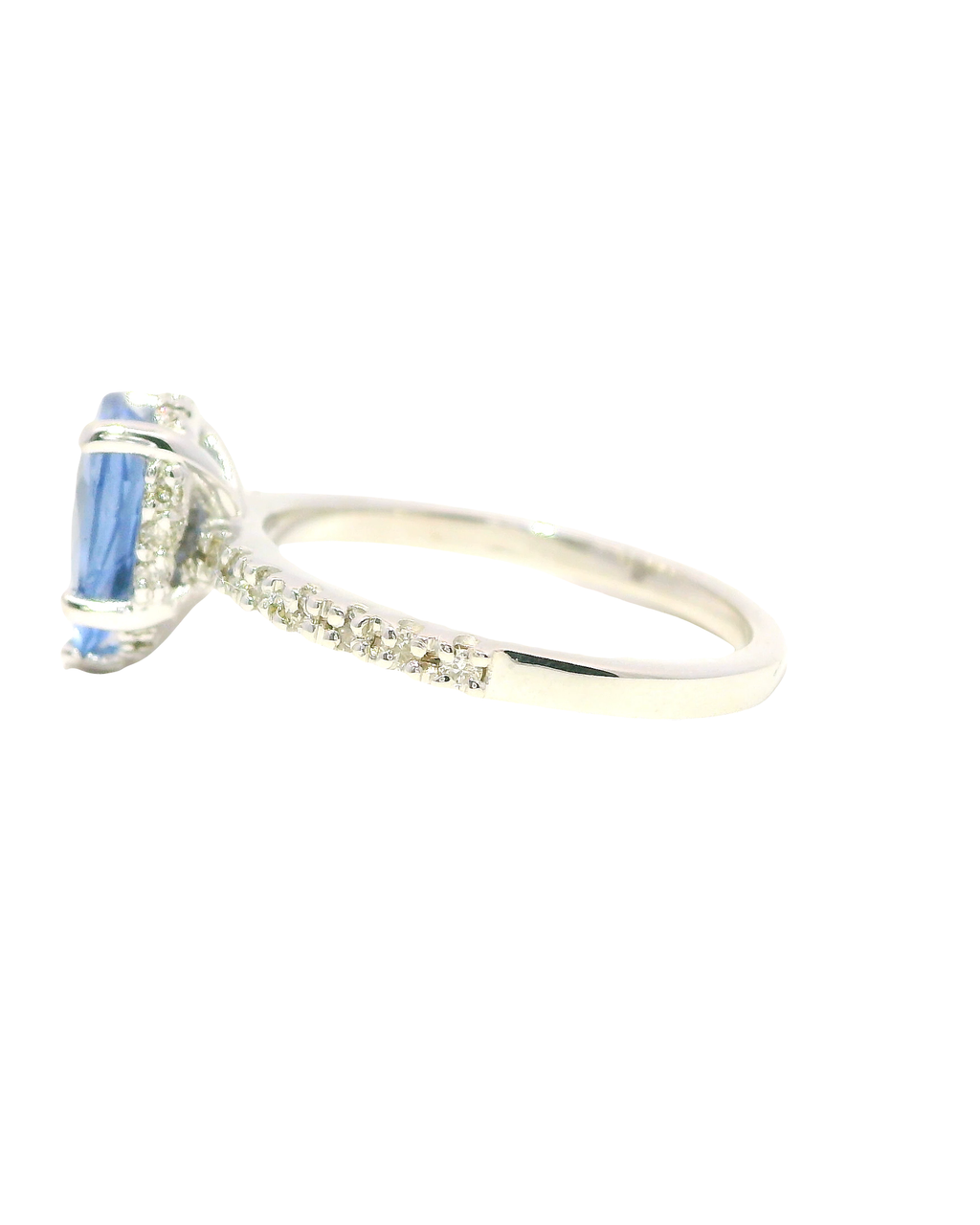 Anillo Solitario en Oro Blanco con Zafiro Azul de 1.5 cts.