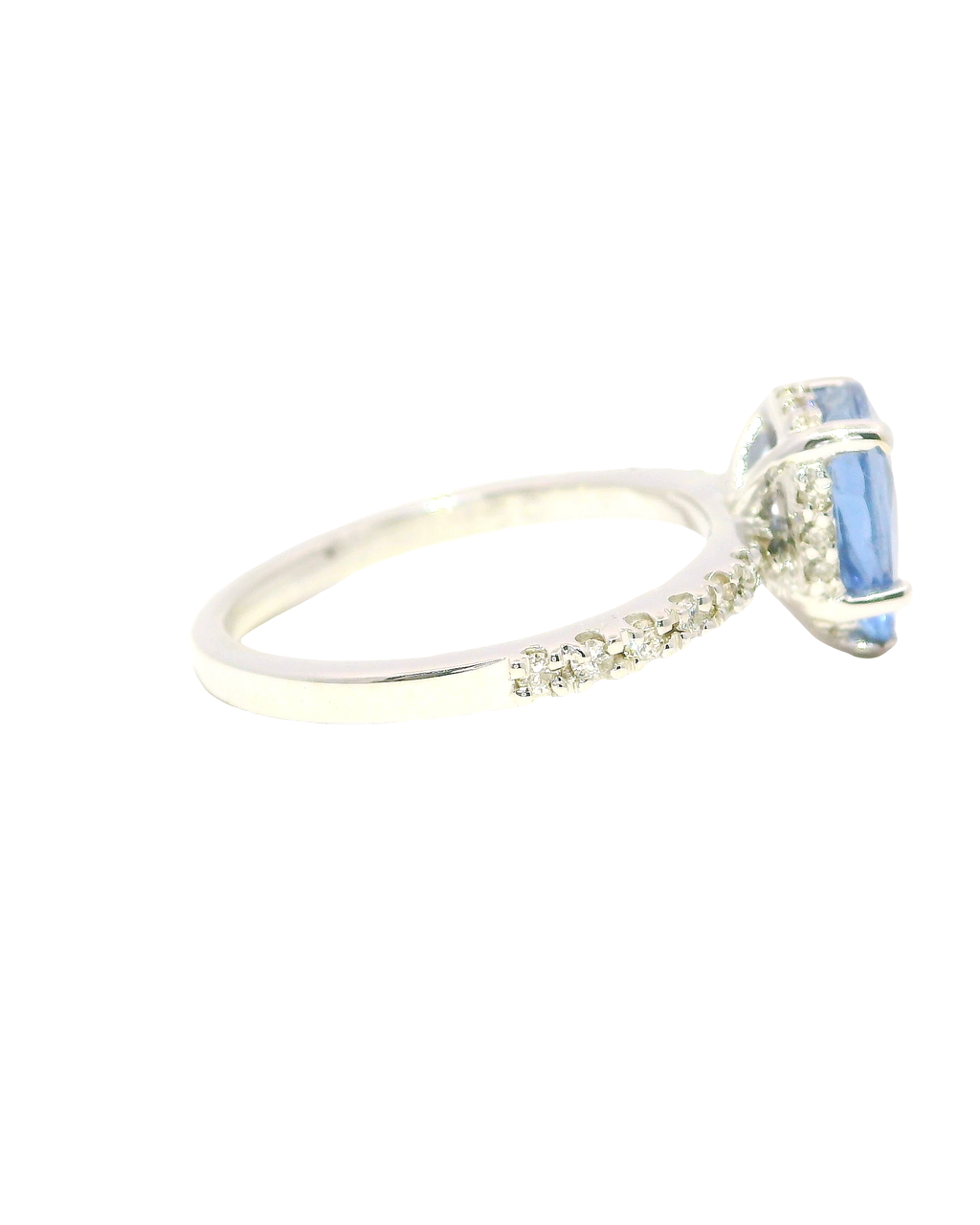 Anillo Solitario en Oro Blanco con Zafiro Azul de 1.5 cts.