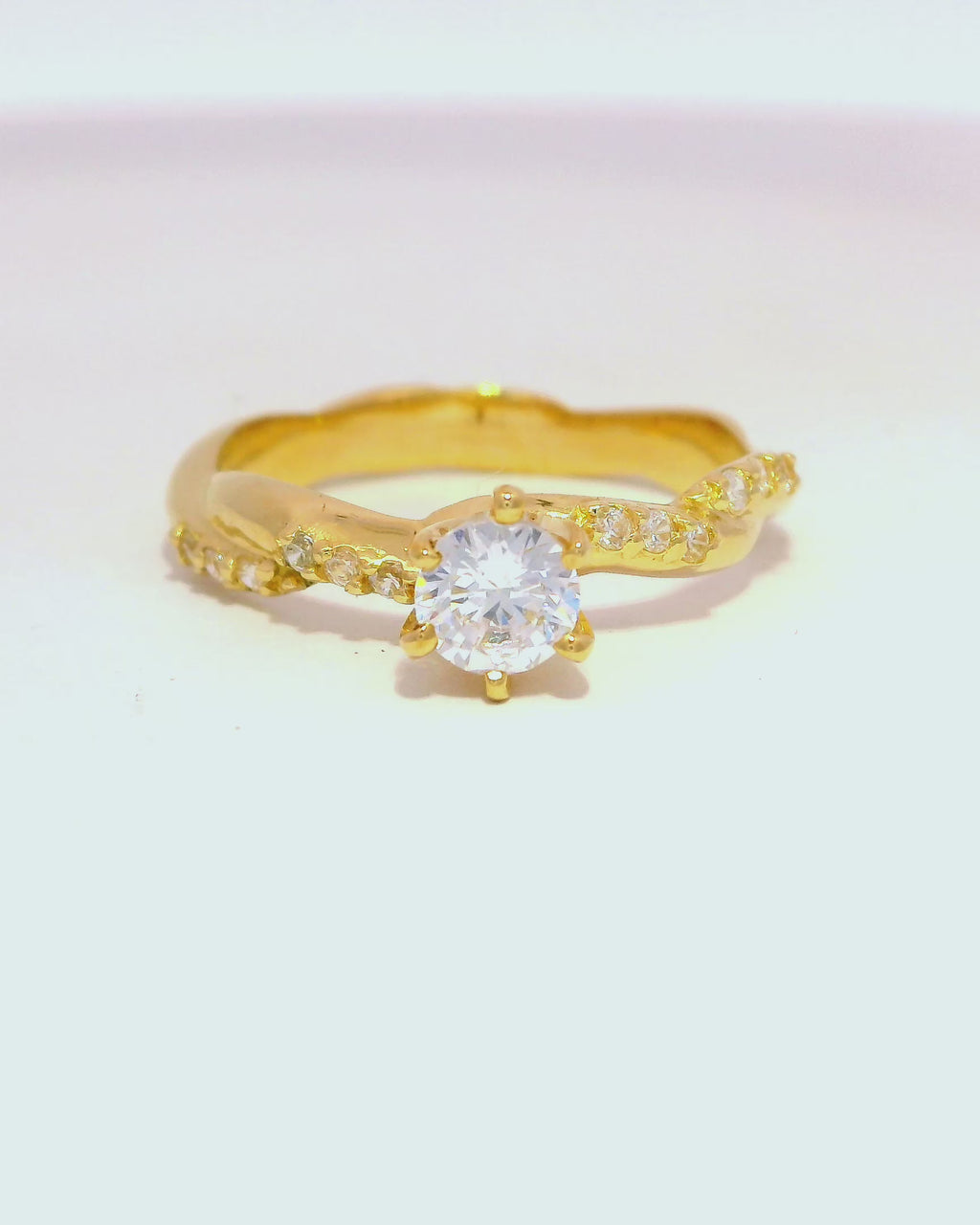 Anillo de compromiso en oro amarillo 18k ley tipo soga