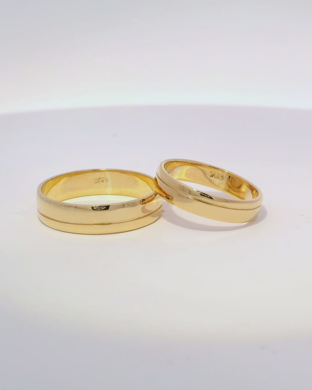 Anillos de boda lisos 18k con linea 3/4 mm