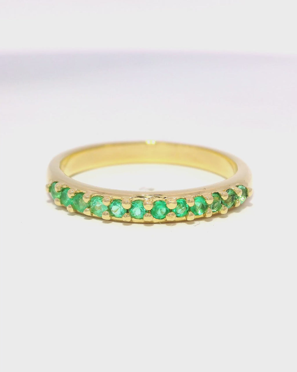 Banda eternidad de esmeraldas y oro amarillo 18k ley