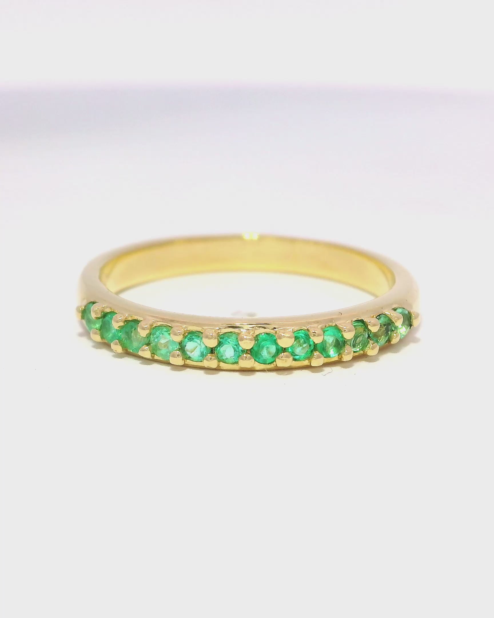 Banda eternidad de esmeraldas y oro amarillo 18k ley