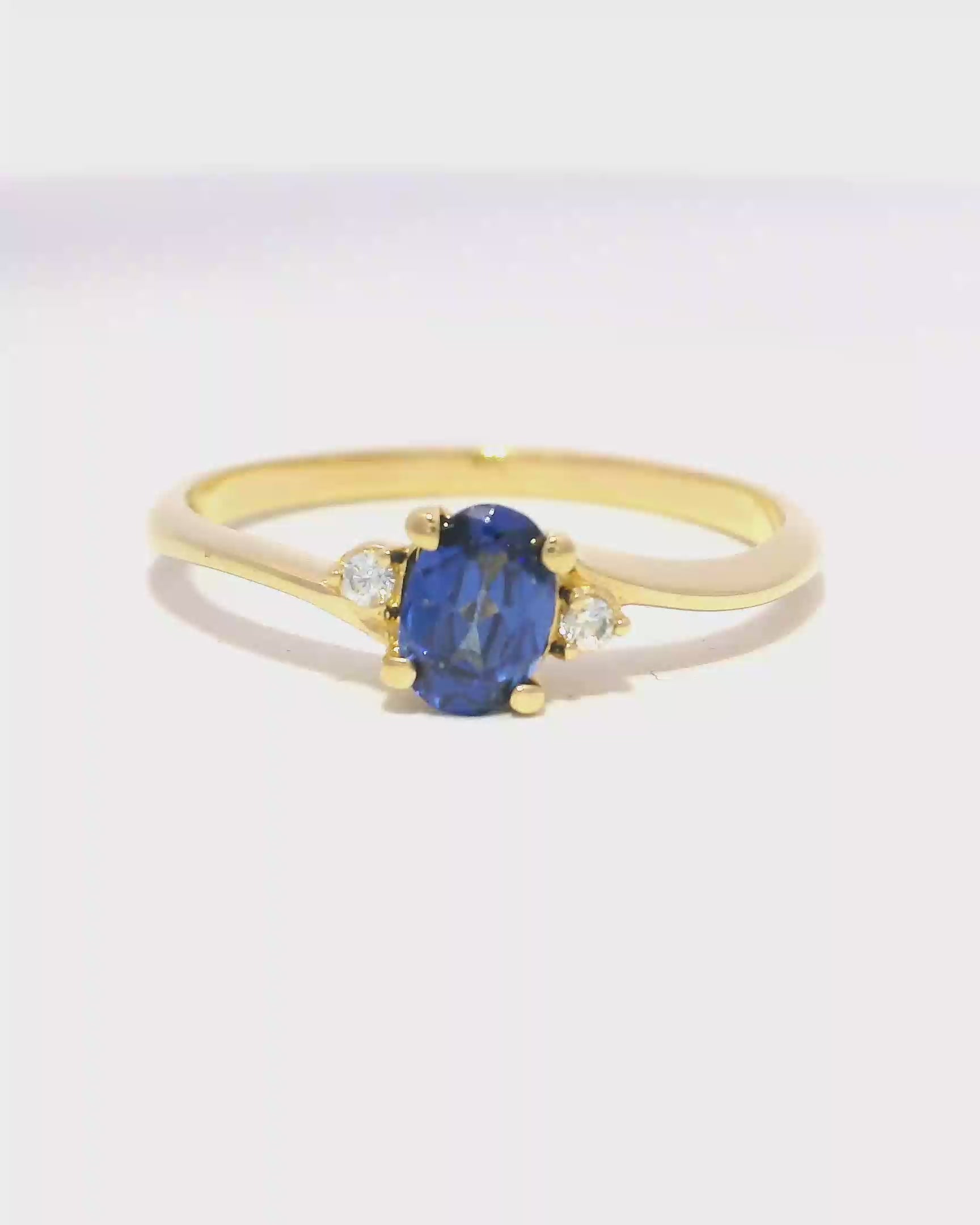 Anillo de zafiro oval oro amarillo 18k Ley