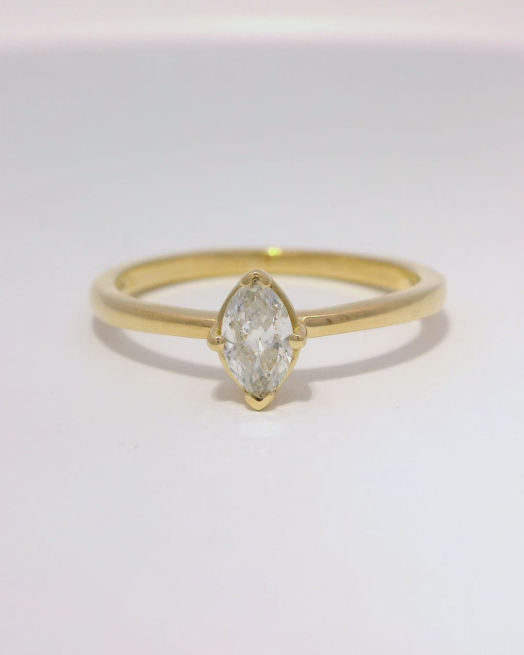 Anillo de compromiso amarillo 18k ley con marquesa