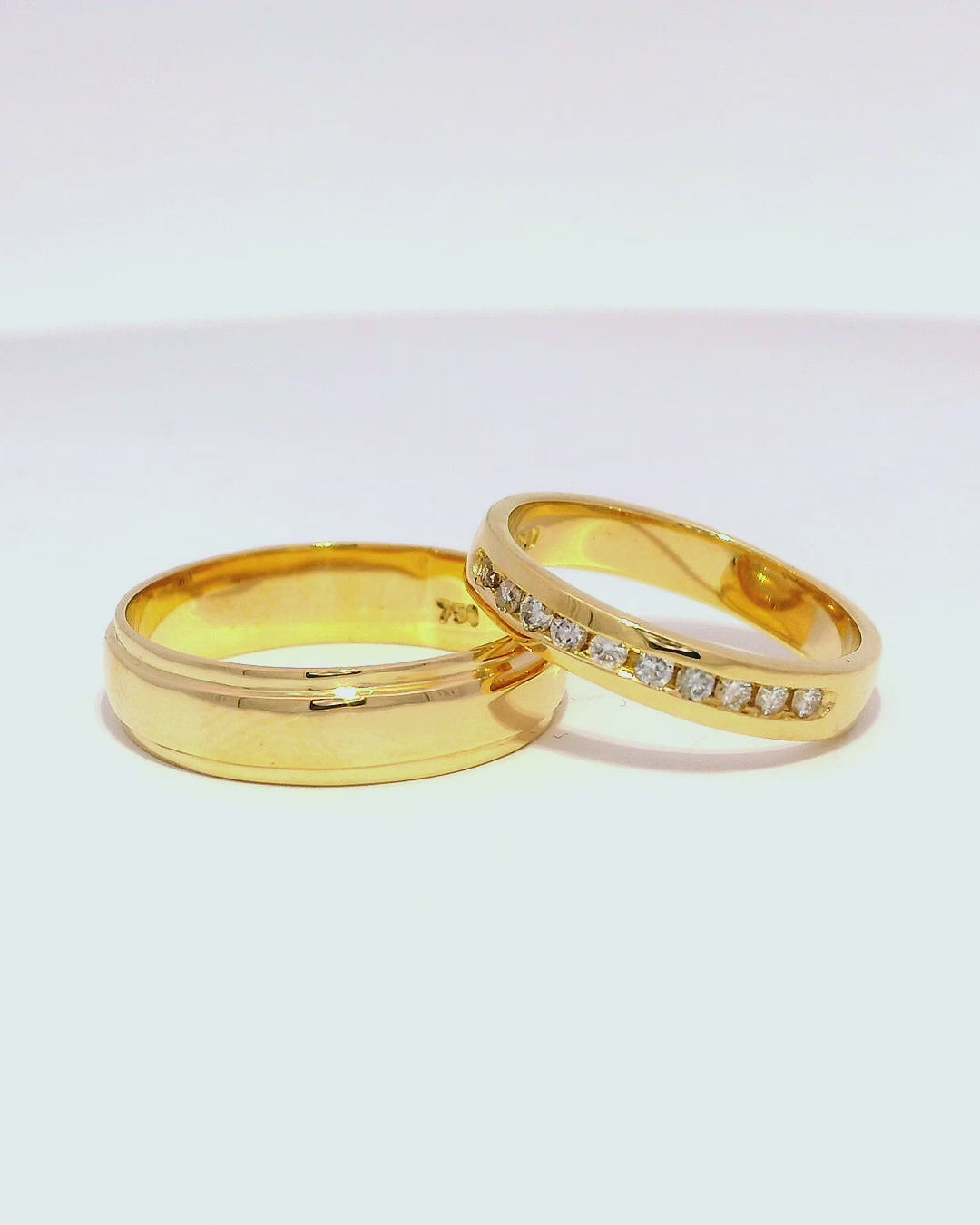 Anillos de boda oro 18k con bicel y grada