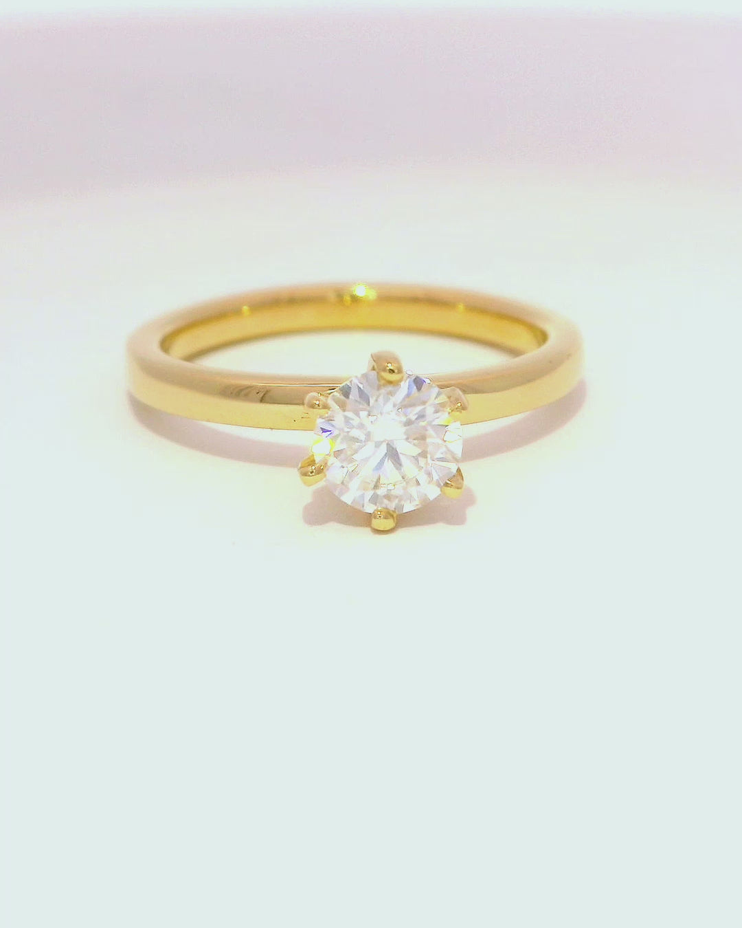 Anillo de compromiso clásico en Oro Amarillo 18k ley