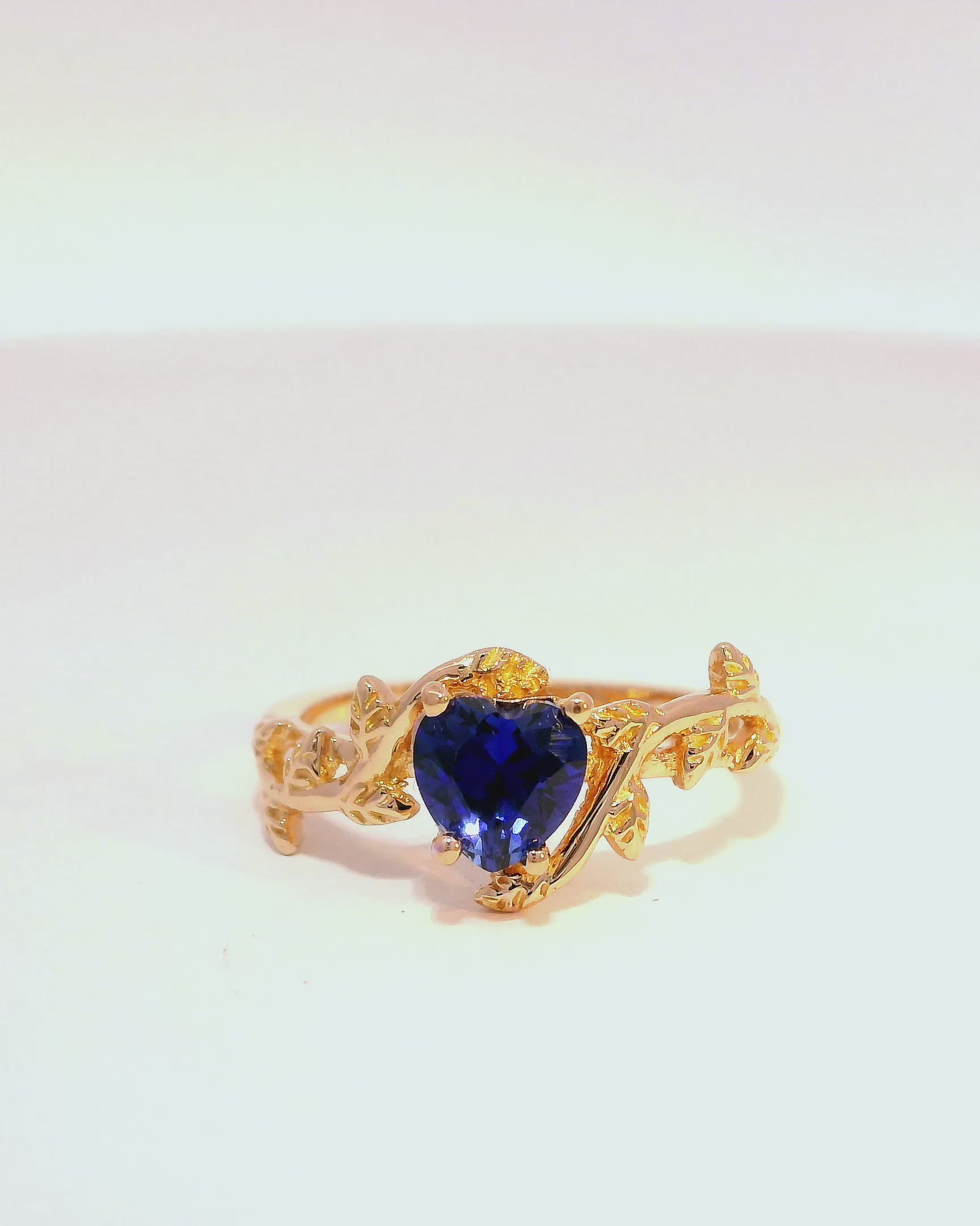 Anillo oro rosa 18k ley con zircón color zafiro de corazón