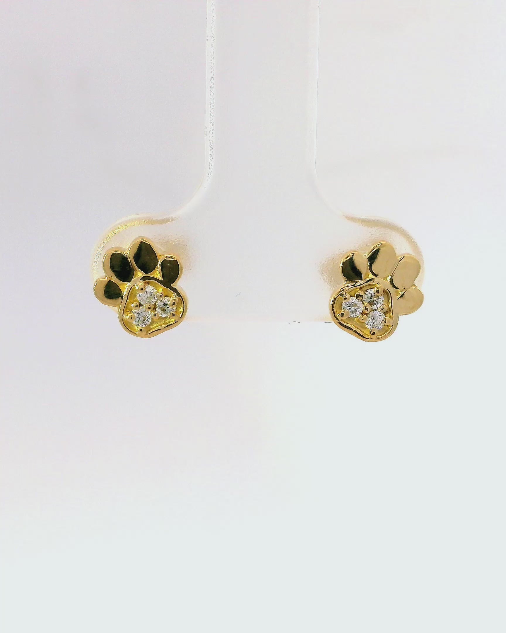 Aretes de oro amarillo 18k ley huella de mascota con diamantes