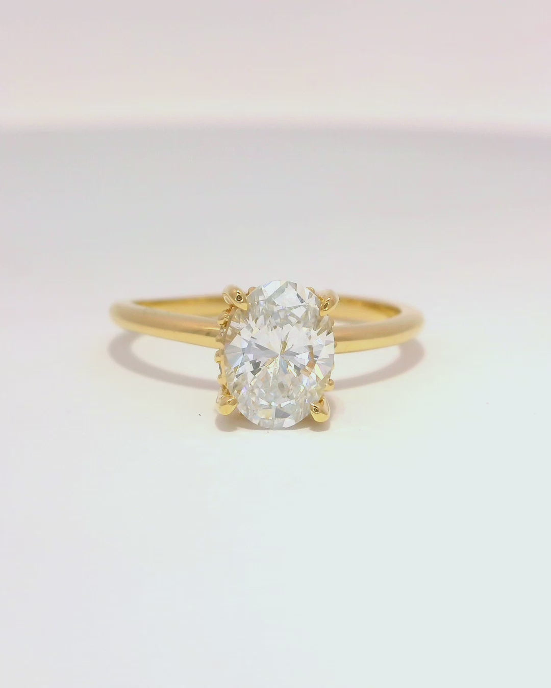 Anillo de compromiso Oval 18k ley 1,4 mm
