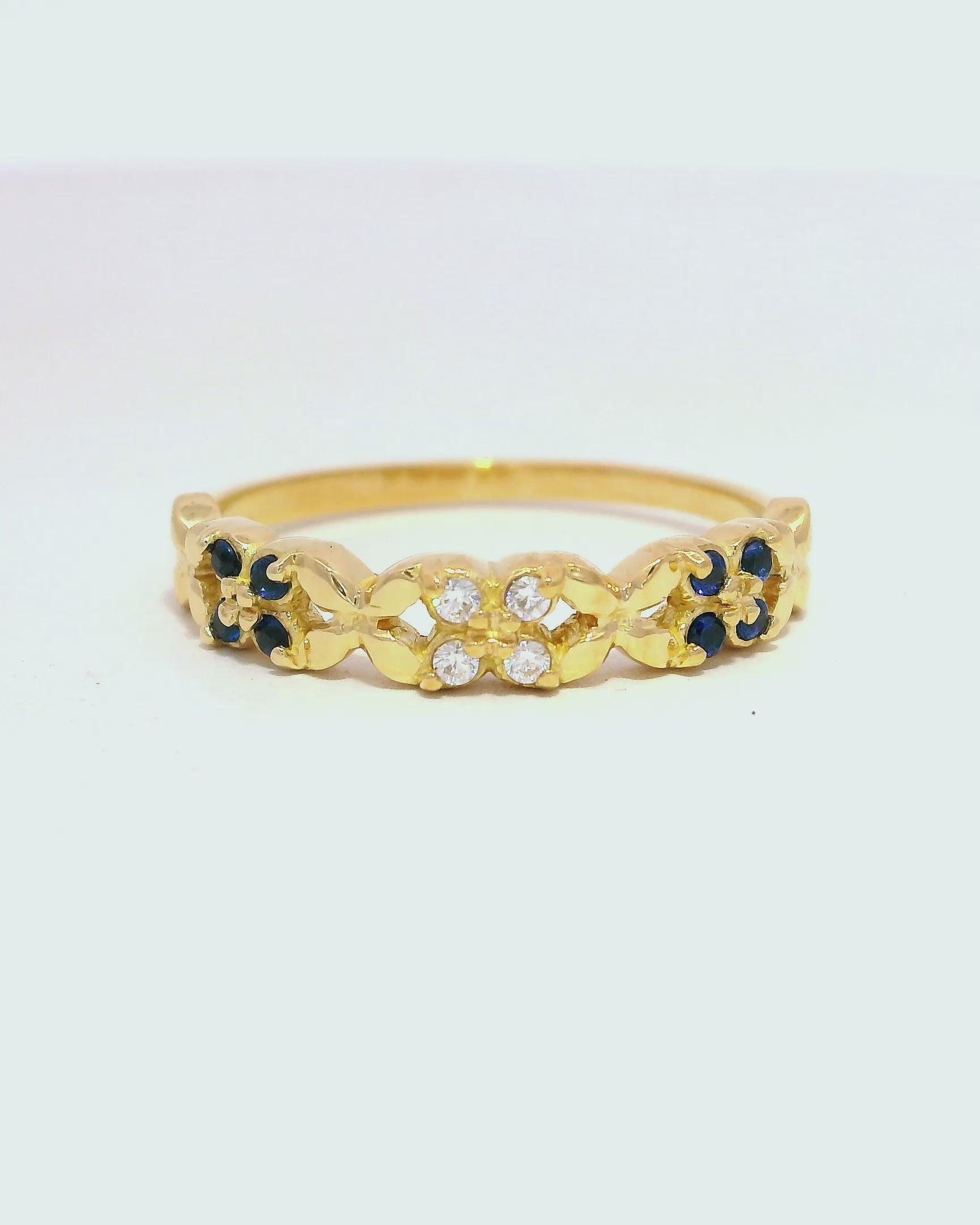 Anillo floreado en oro amarillo 18k ley