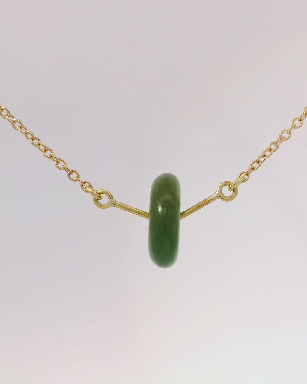 Collar elegante con jade verde
