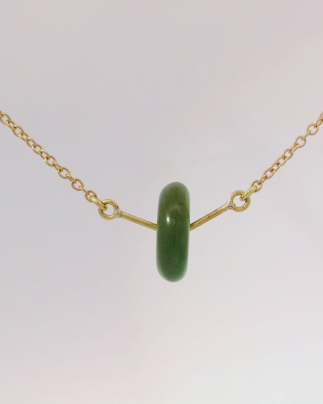 Collar elegante con jade verde