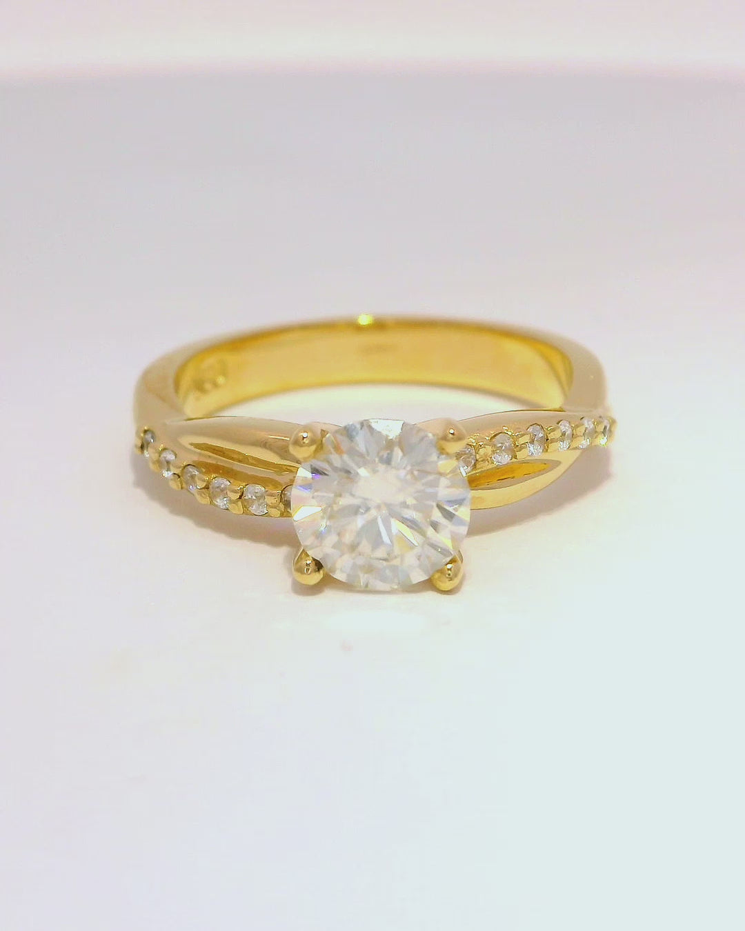 Anillo de compromiso en oro amarillo 18k ley entrelazado