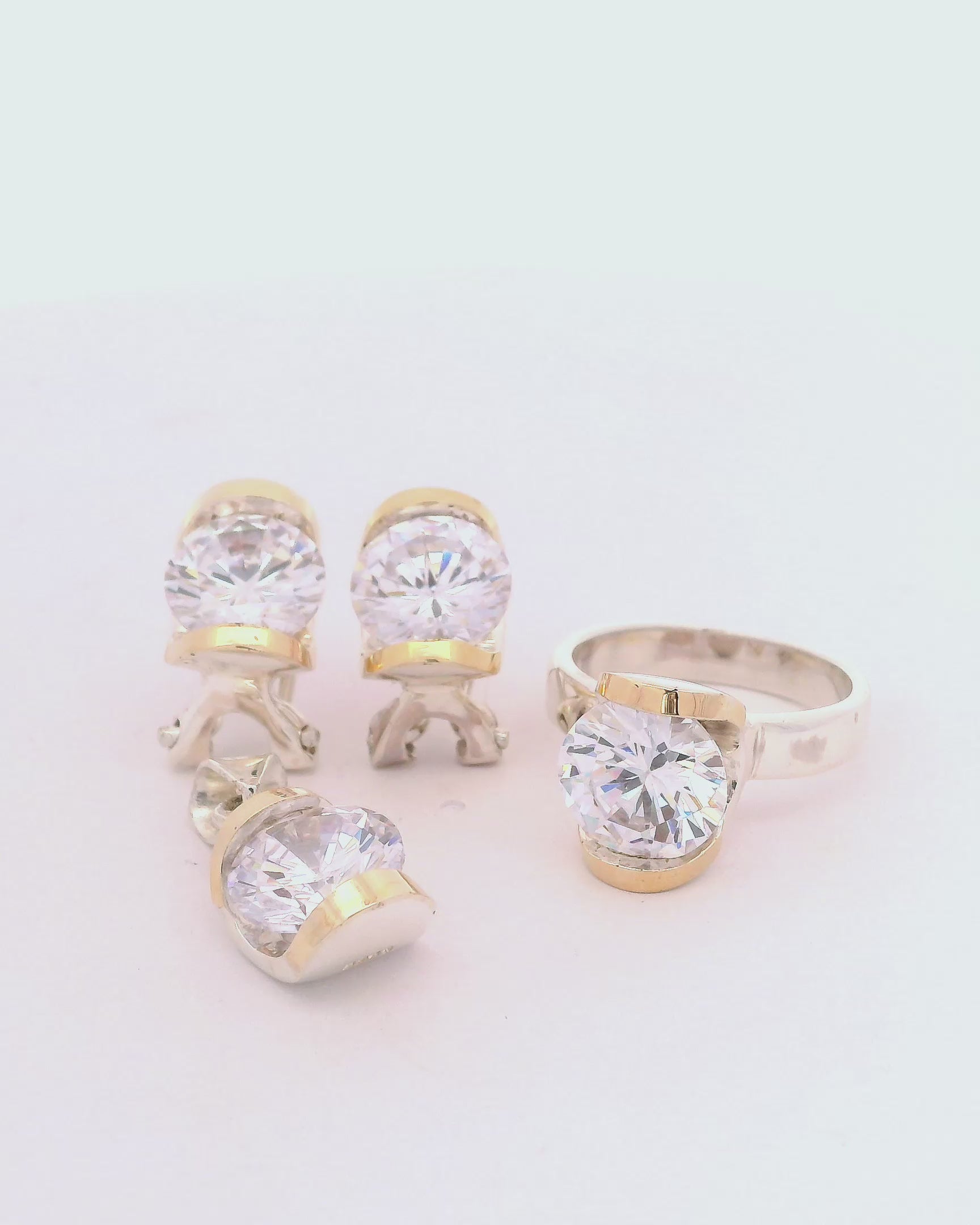 Conjunto de joyas brillantes