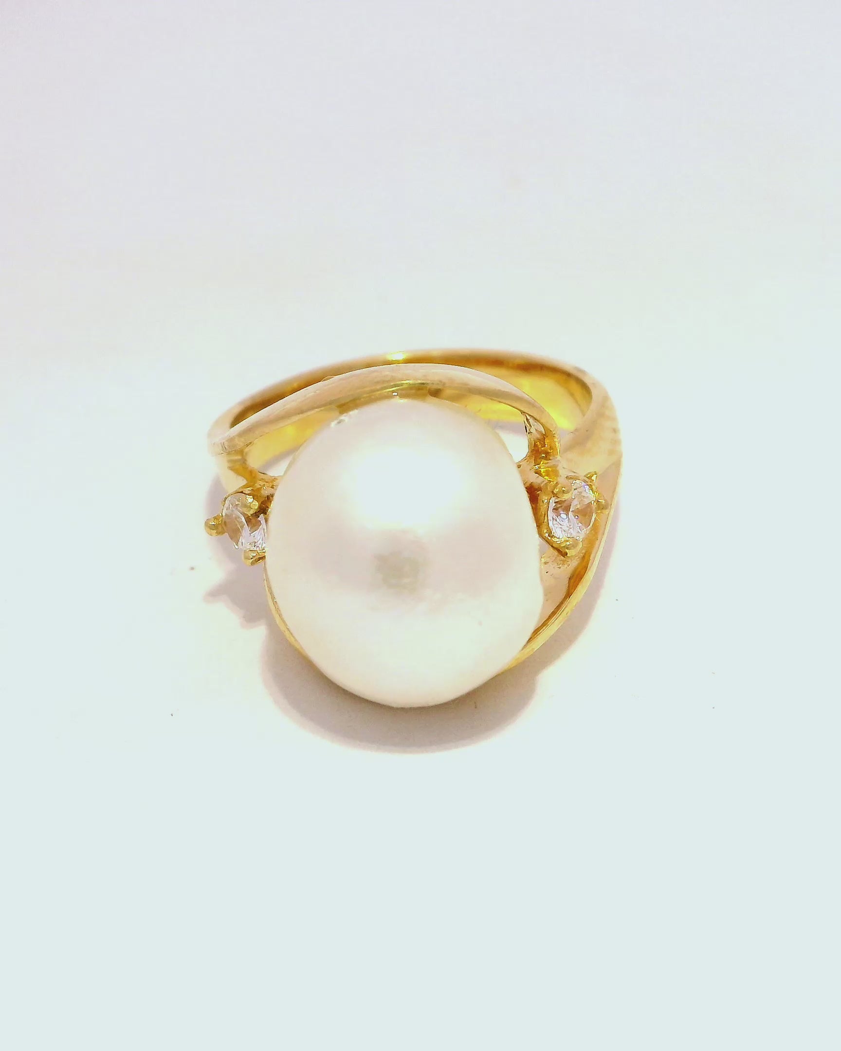 Anillo de oro amarillo 18k ley con perla elegante