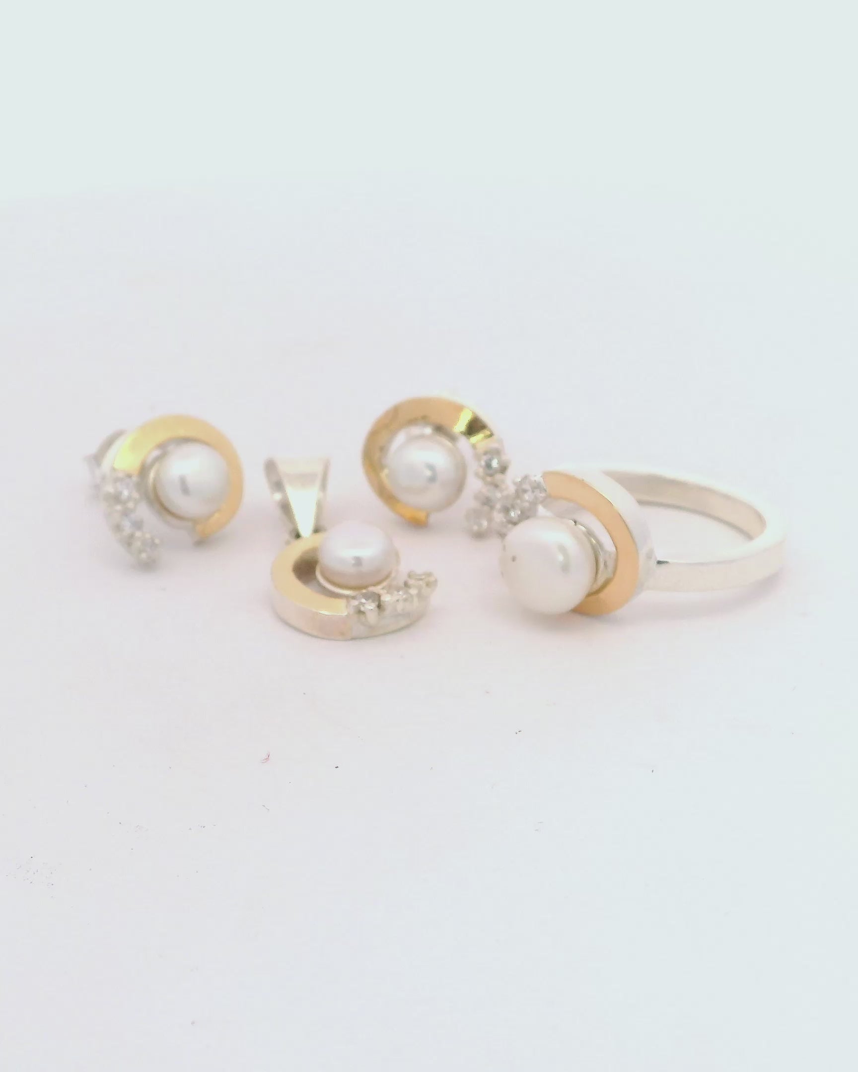 Conjunto de joyería elegante con perlas