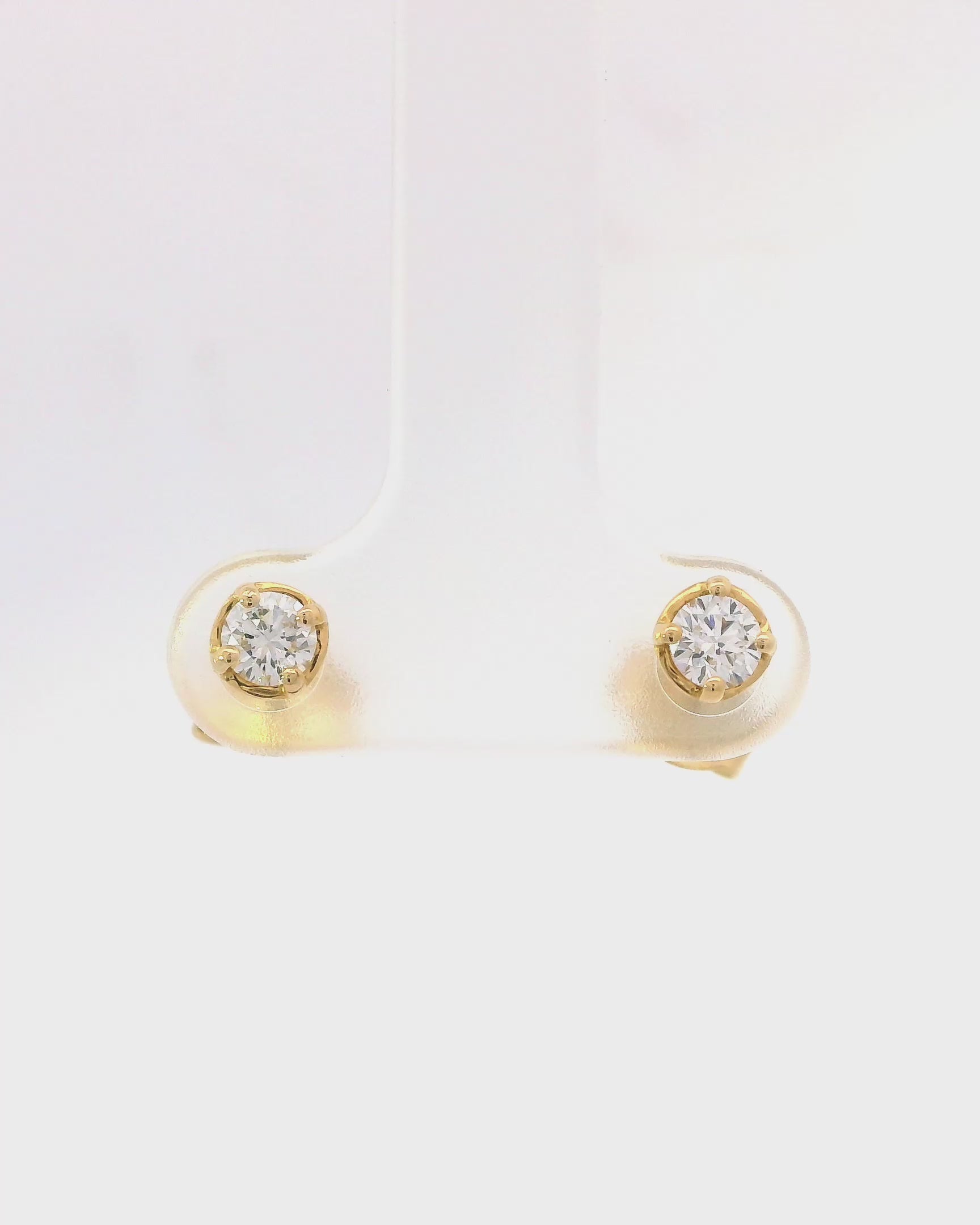 Aretes de oro amarillo 18k ley con diamantes
