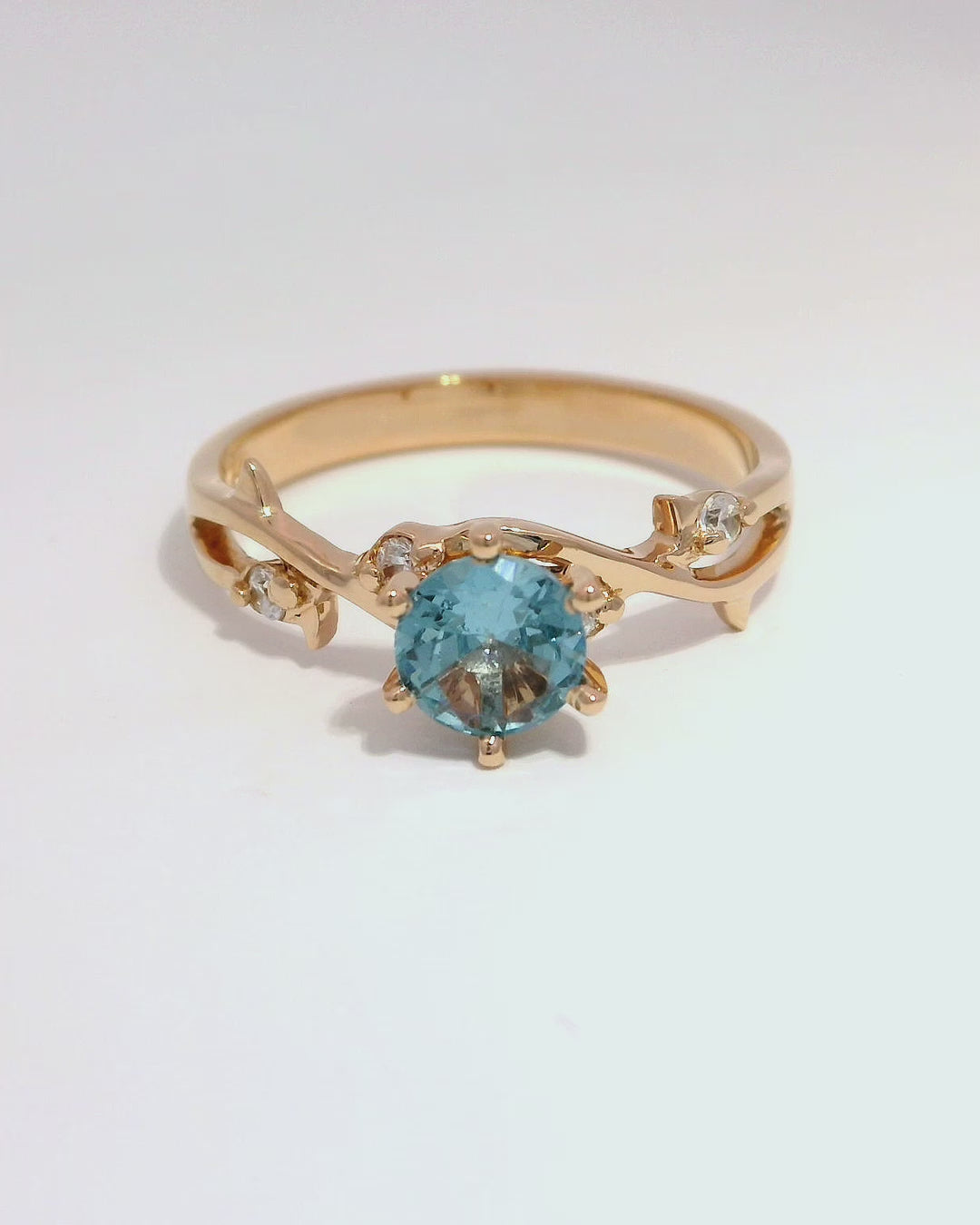 Anillo de oro rosa 18k ley con piedra agua marina