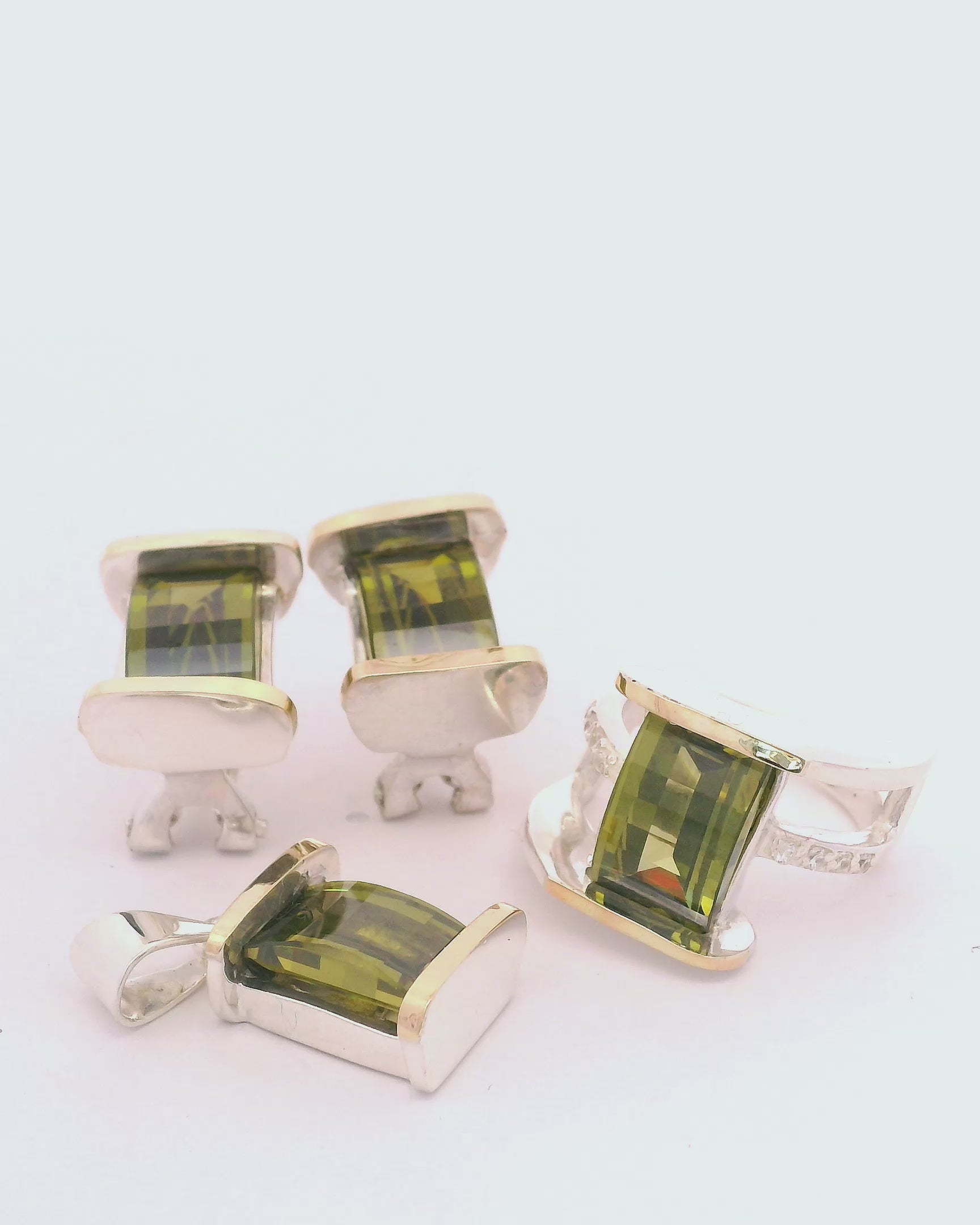 Conjunto de joyas con zircón verde olivo