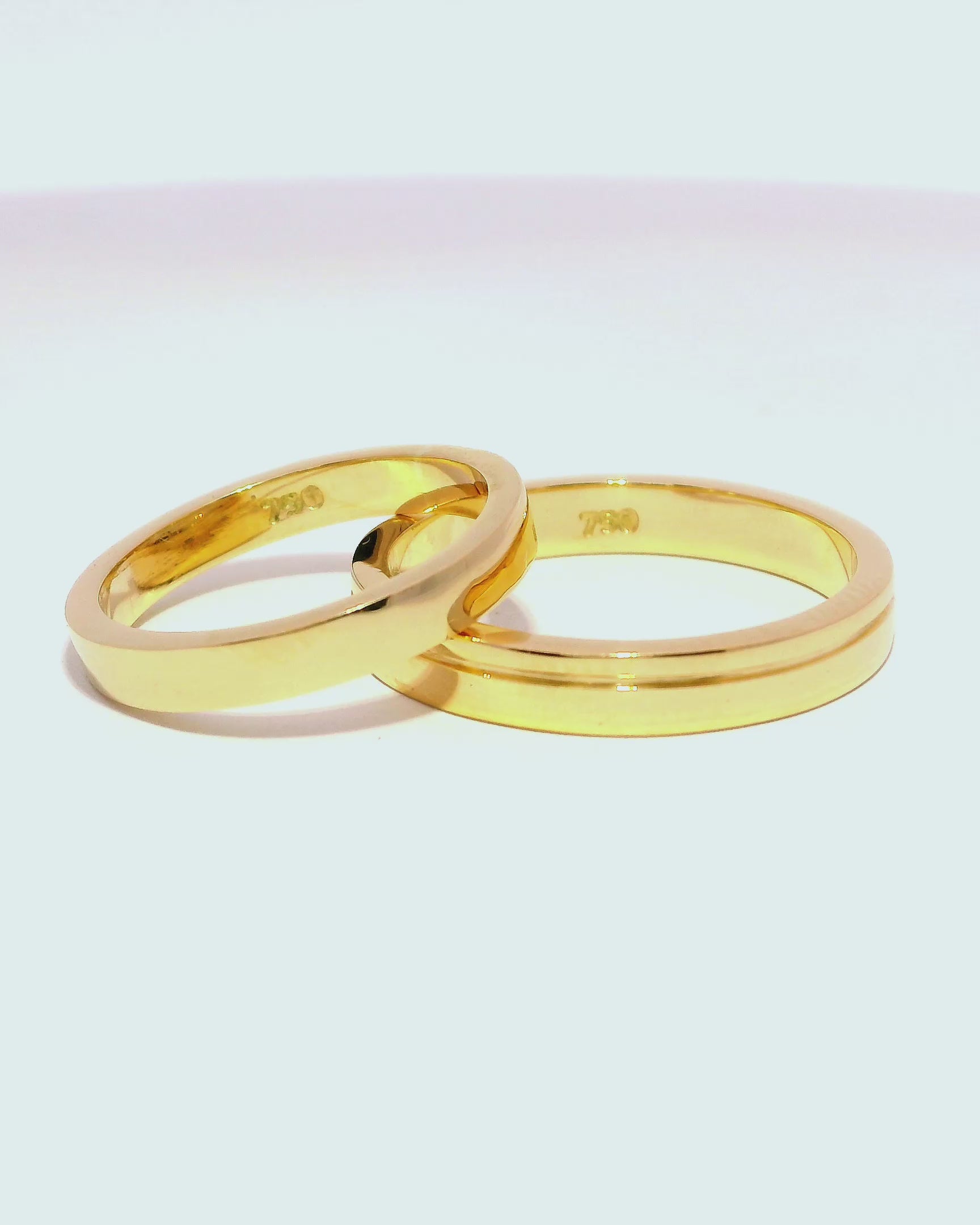 Anillos de matrimonio delicados en oro amarillo 18k ley