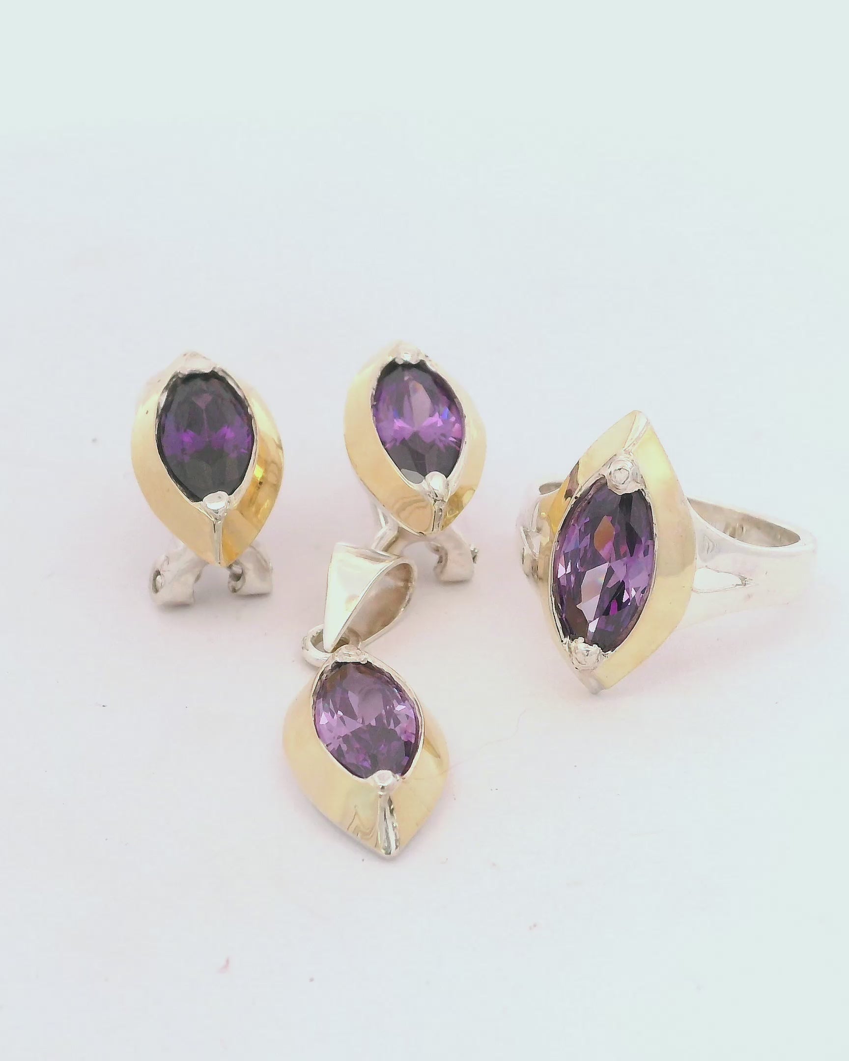Conjunto de joyería con zirconia amatista
