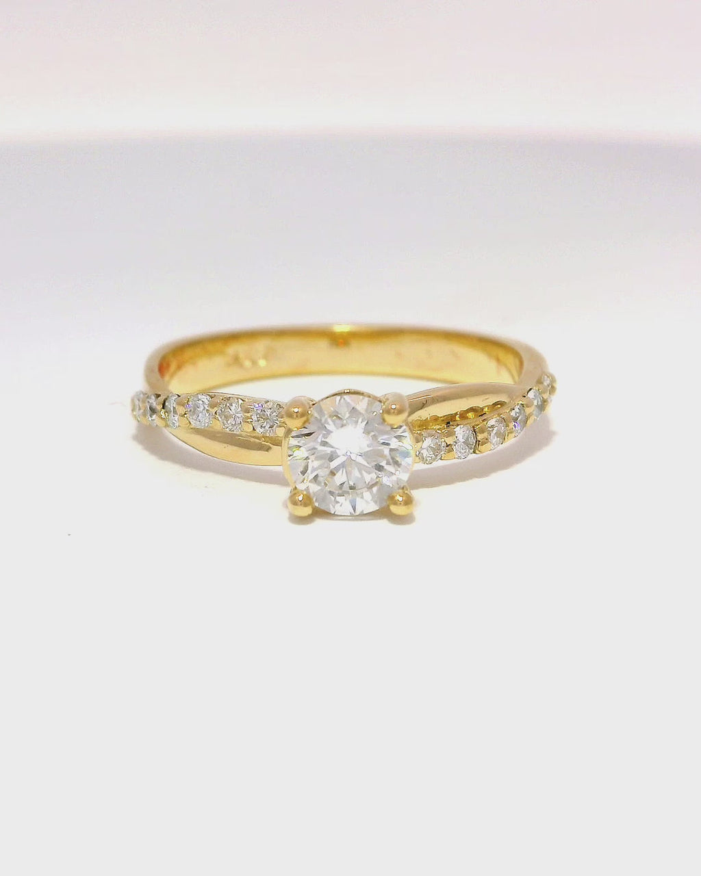 Anillo de compromiso entrelazado en oro amarillo 18k ley