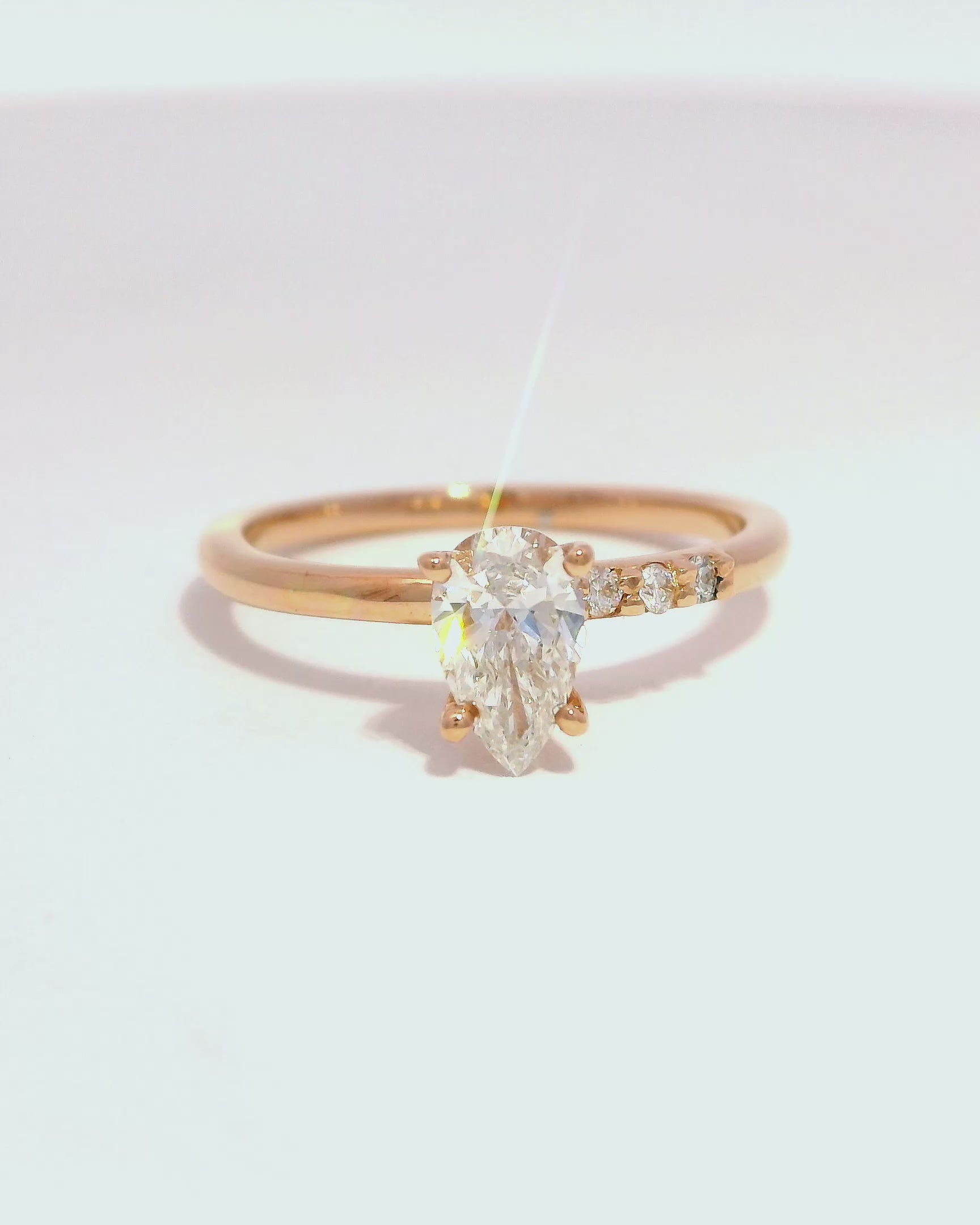 Solitario Oro Rosa 18k ley con diamante diamante gota