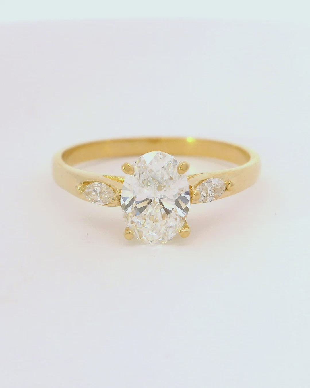 Anillo de compromiso en oro amarillo 18k (750) Oval ancho 2 mm