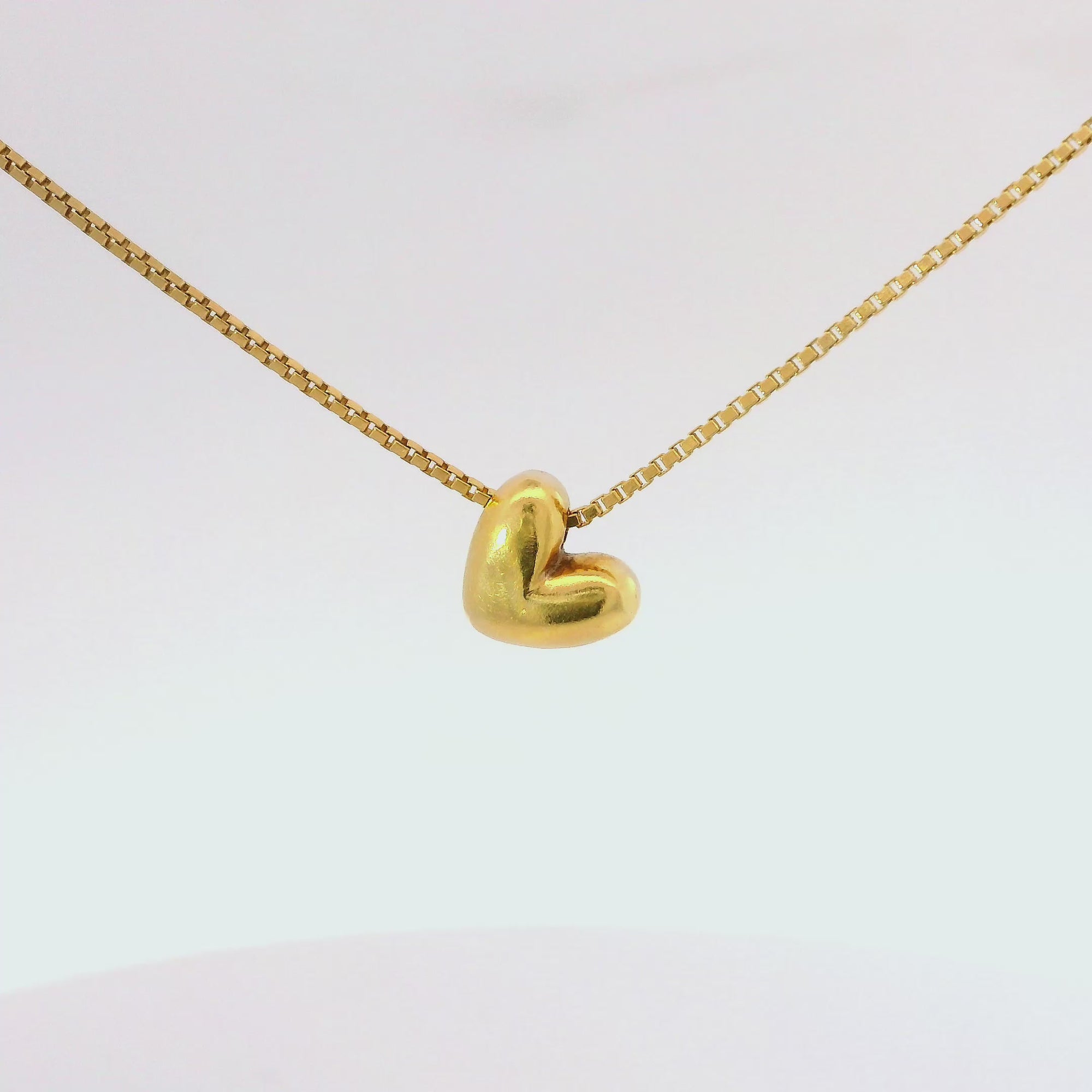 Colgante de corazón en oro amarillo 18k ley