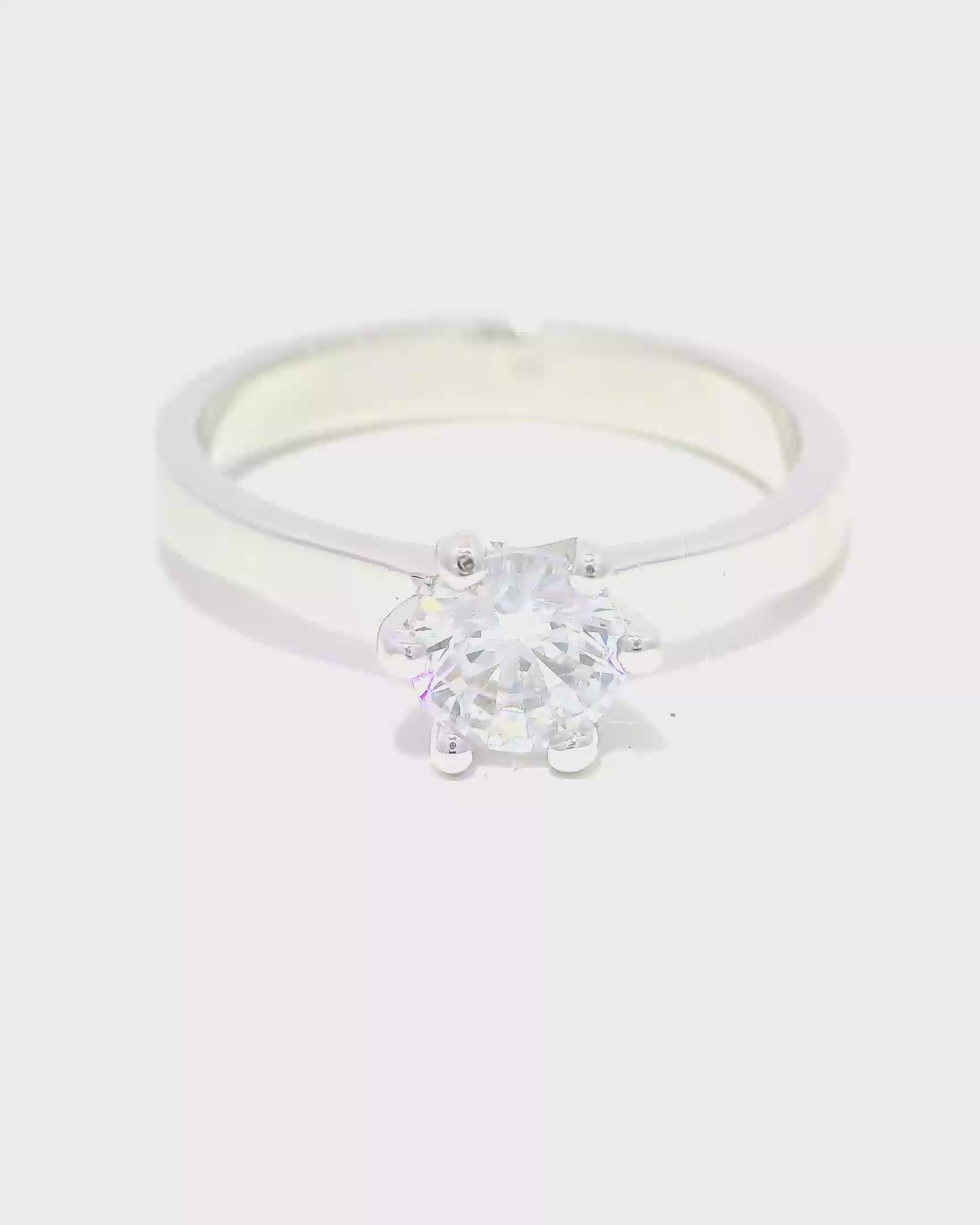 Solitario de Oro Blanco en Oro 18k Ley con Diamante Central de 0.40 cts